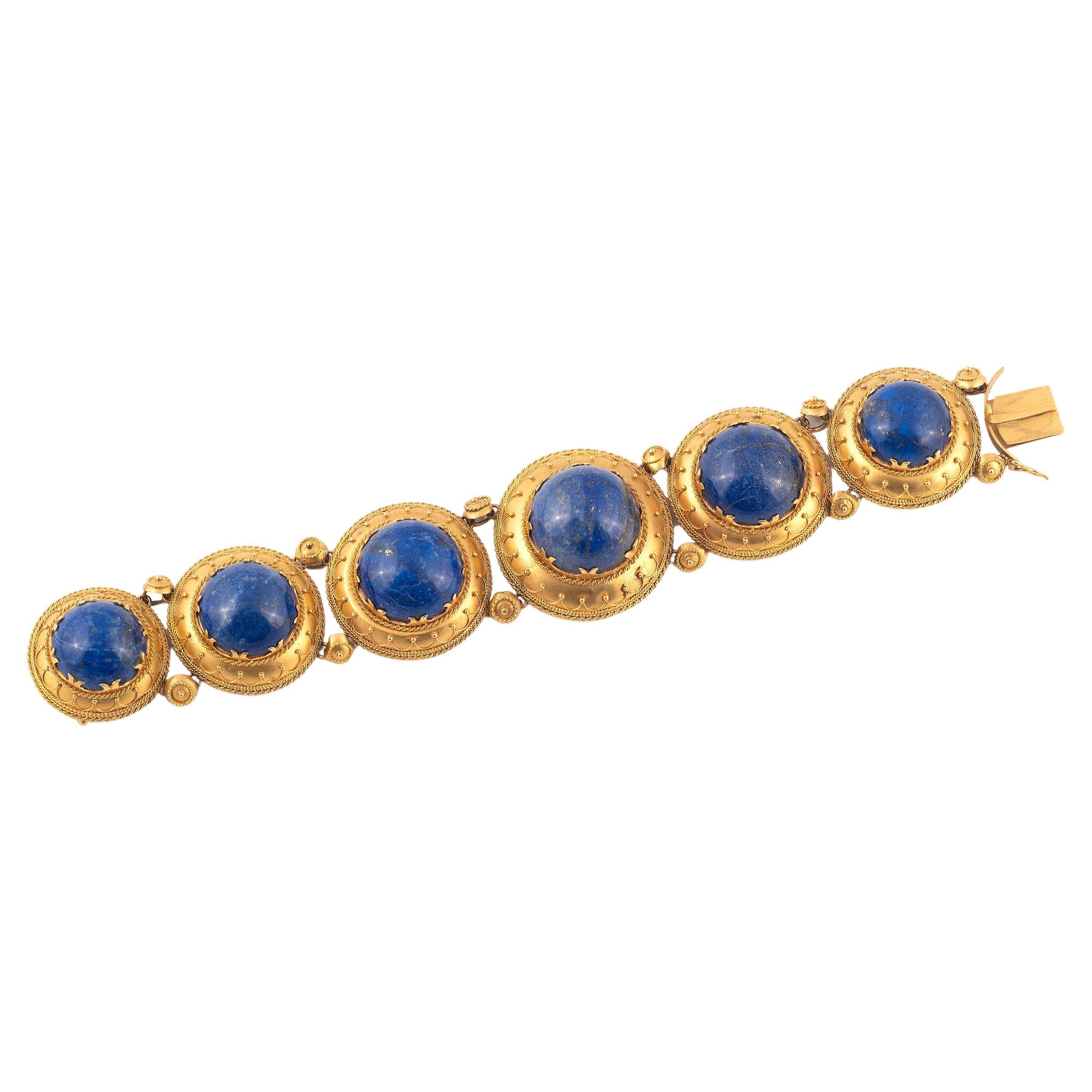 
Jeder Cabochon Lapislazuli Plakette in einem Seil Twist umgeben.
Länge 16,7cm
Gewicht: 39gr.