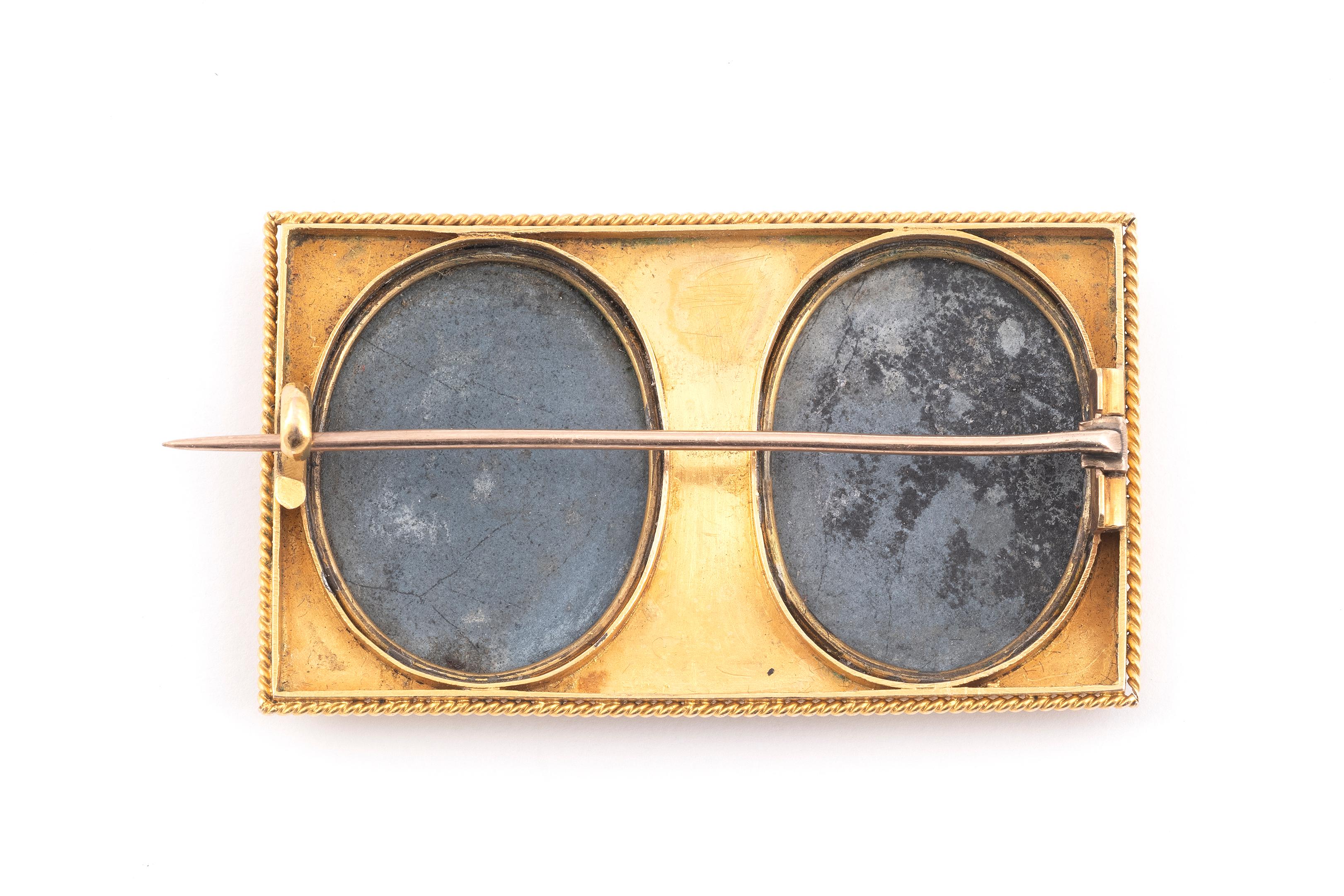 Broche Camée en or et lave Revive Fin du 19ème siècle Unisexe en vente