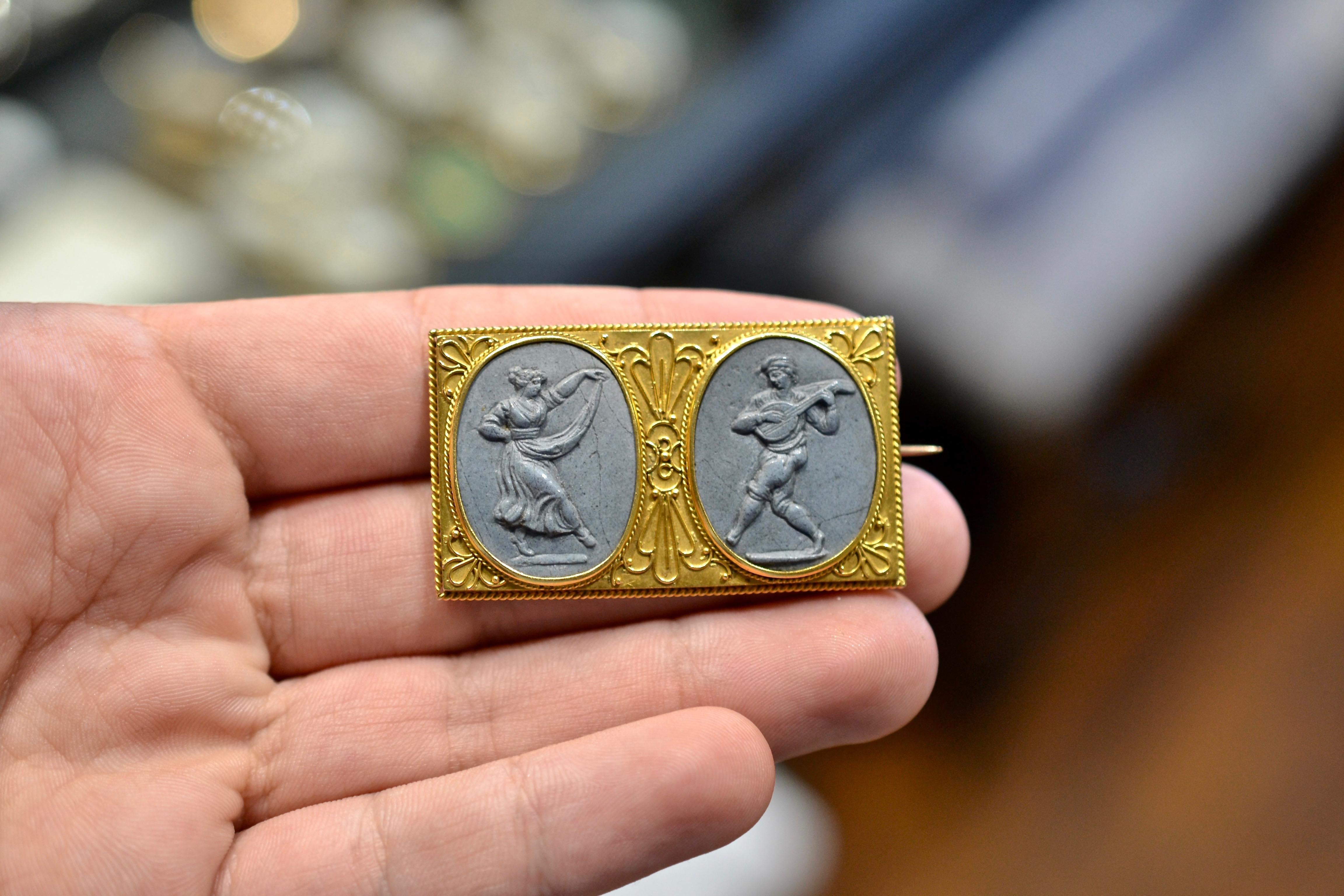 Broche Camée en or et lave Revive Fin du 19ème siècle en vente 1