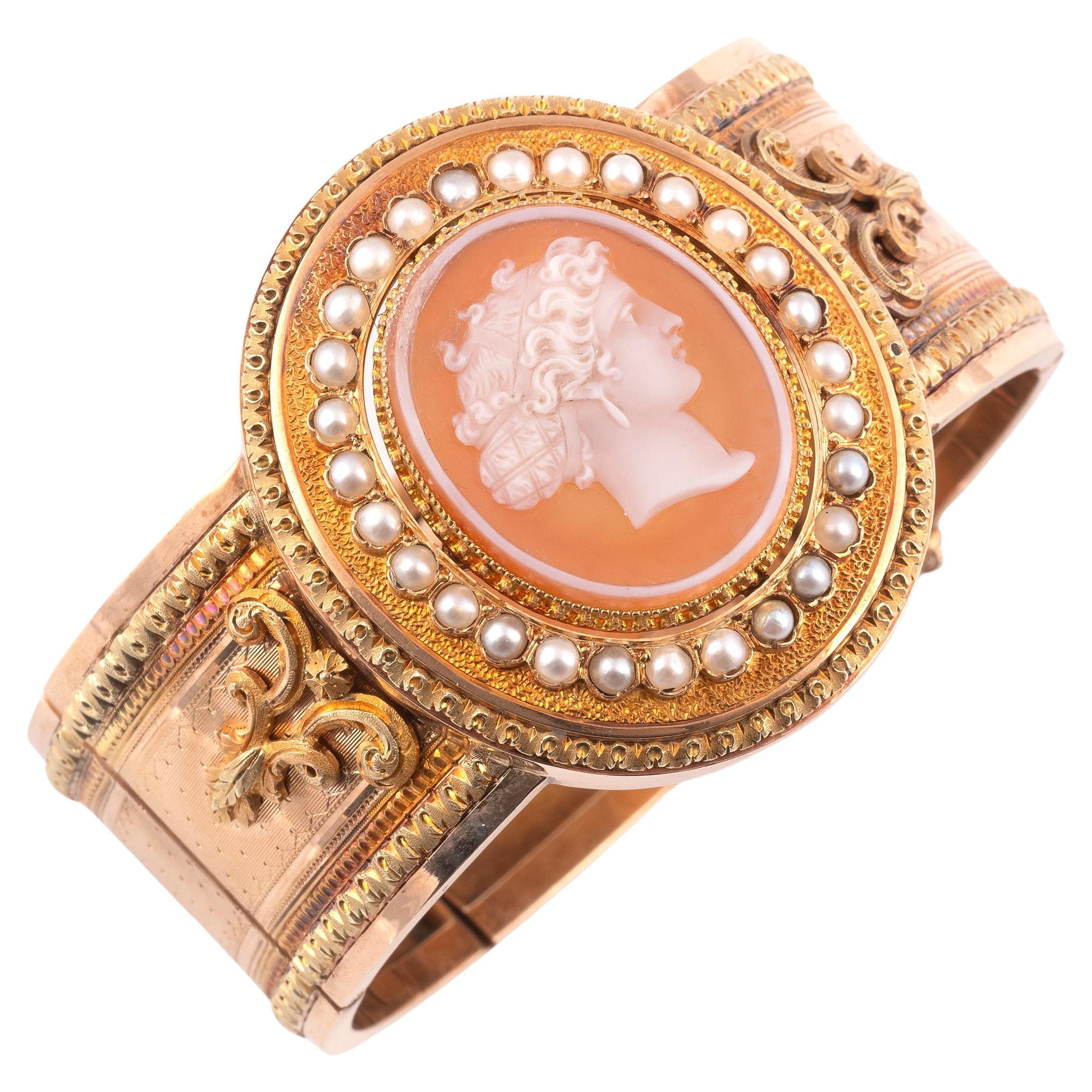 Cameo-Armreif aus Gold und Achat im archäologischen Stil 1850er Jahre