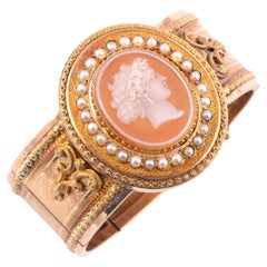 Cameo-Armreif aus Gold und Achat im archäologischen Stil 1850er Jahre