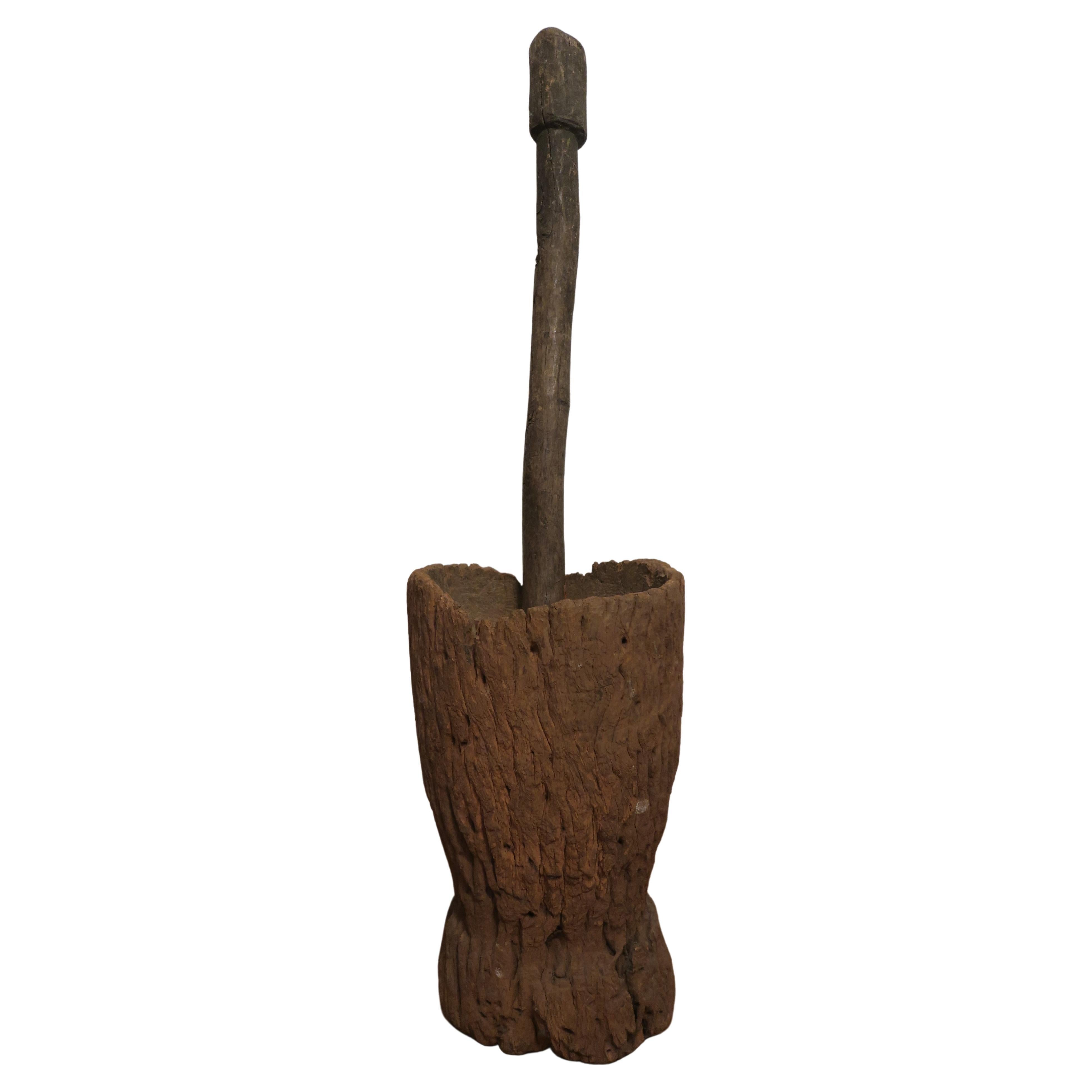 Mortier africain archaque fabriqu  partir de bois de fer