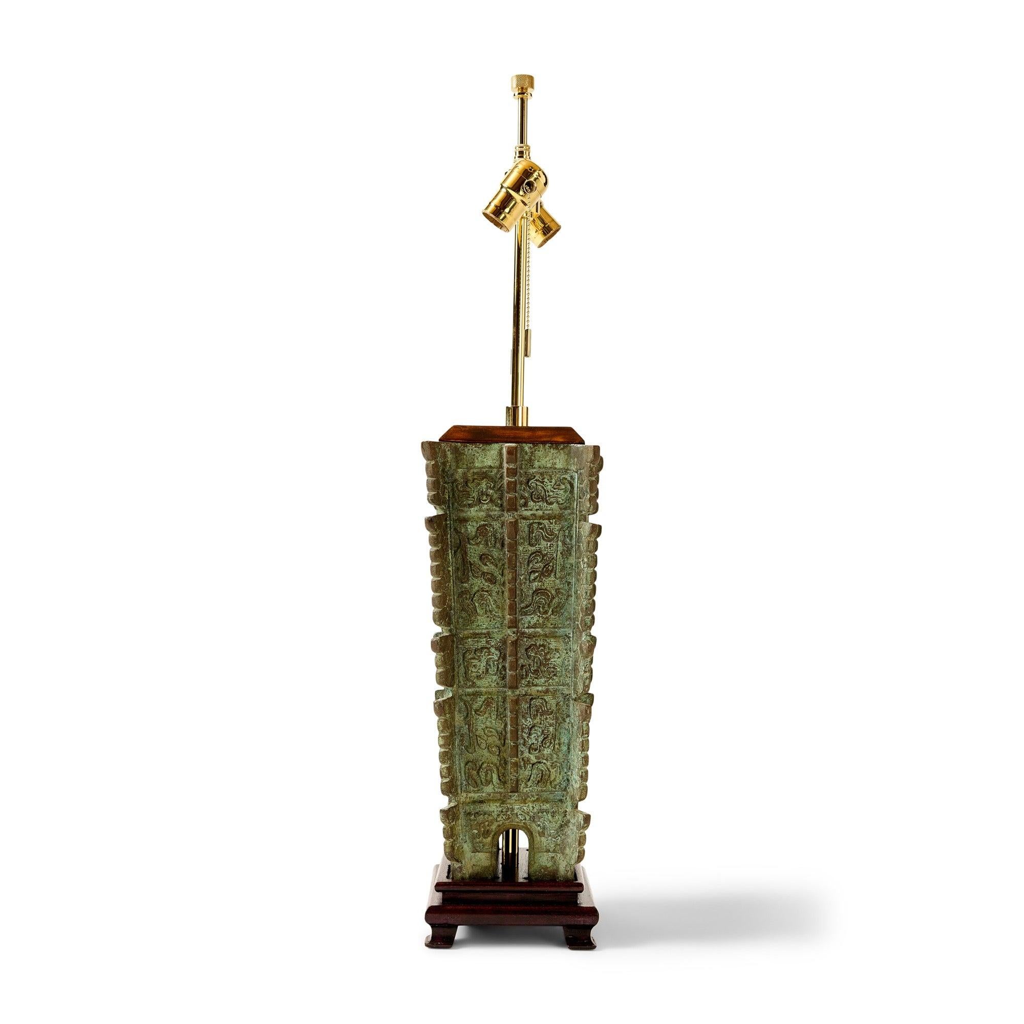 XXIe siècle et contemporain Lampe en bronze archaïque en vente