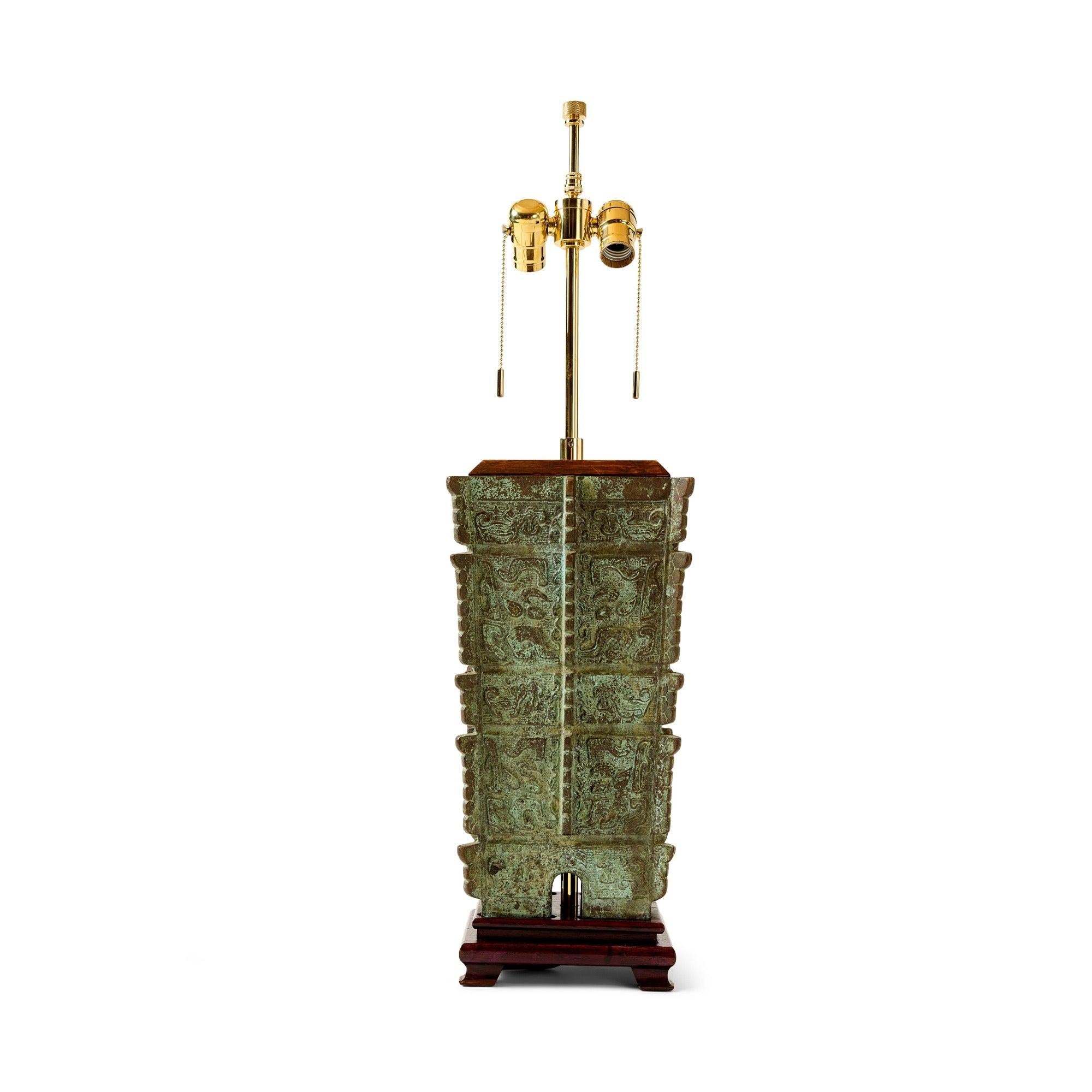 Bronze Lampe en bronze archaïque en vente