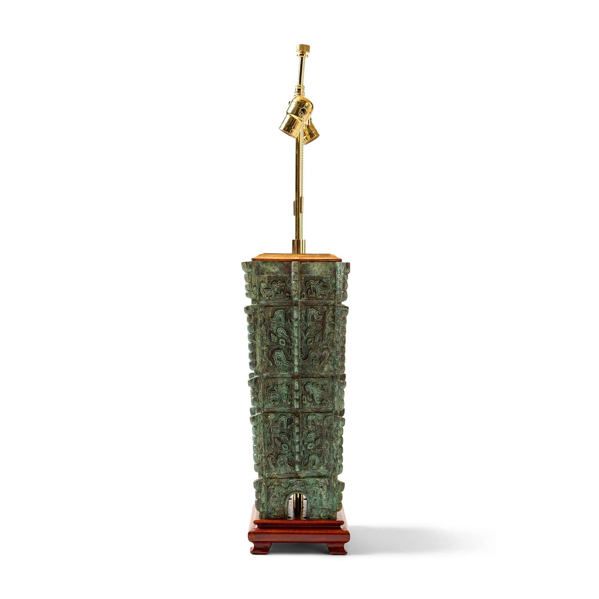 XXIe siècle et contemporain Lampe à poser en bronze archaïque en vente