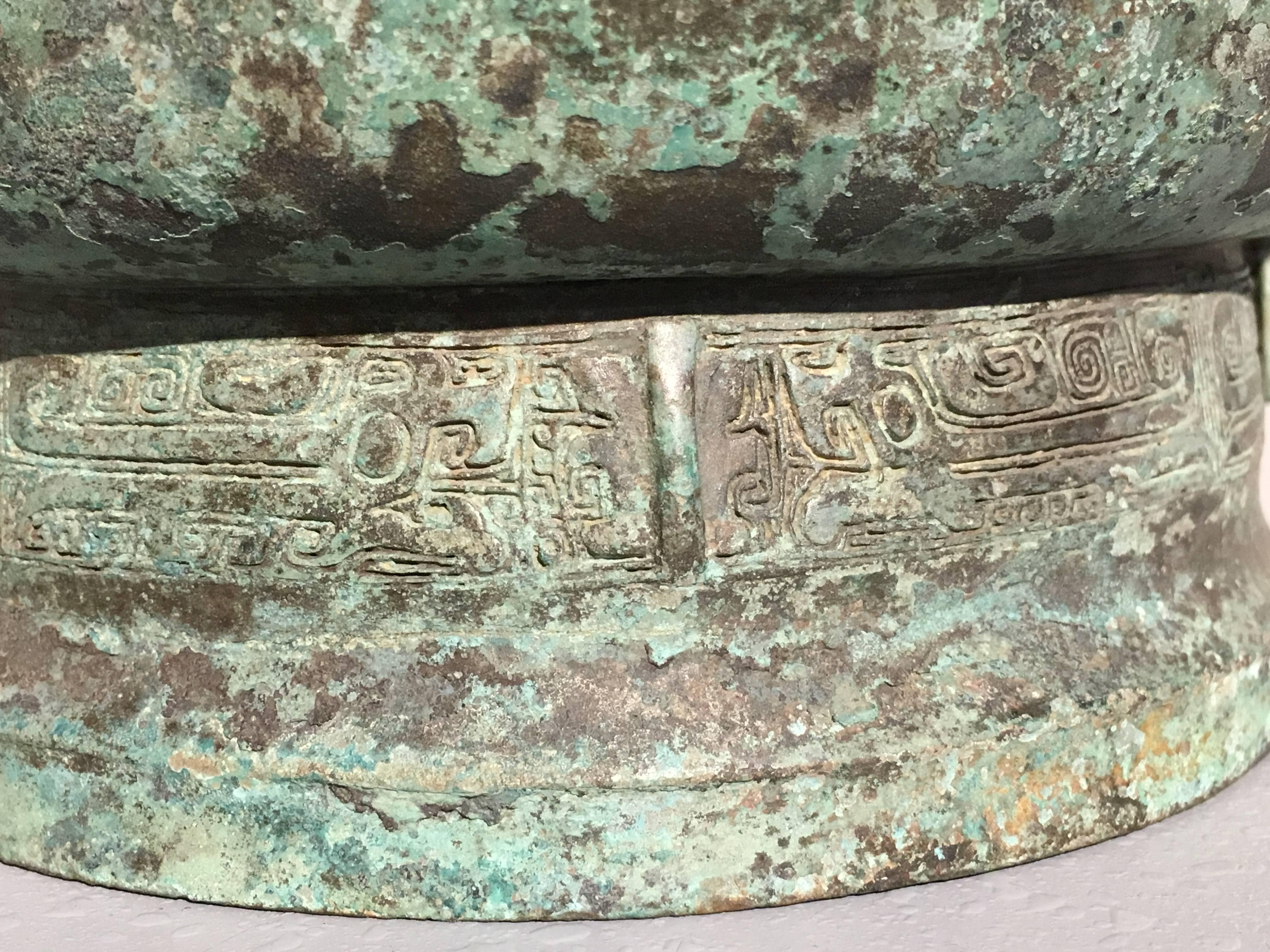 Archaic Chinese Bronze Ritual Vessel, Gui, Early Western Zhou, 11th century BCE For Sale 3