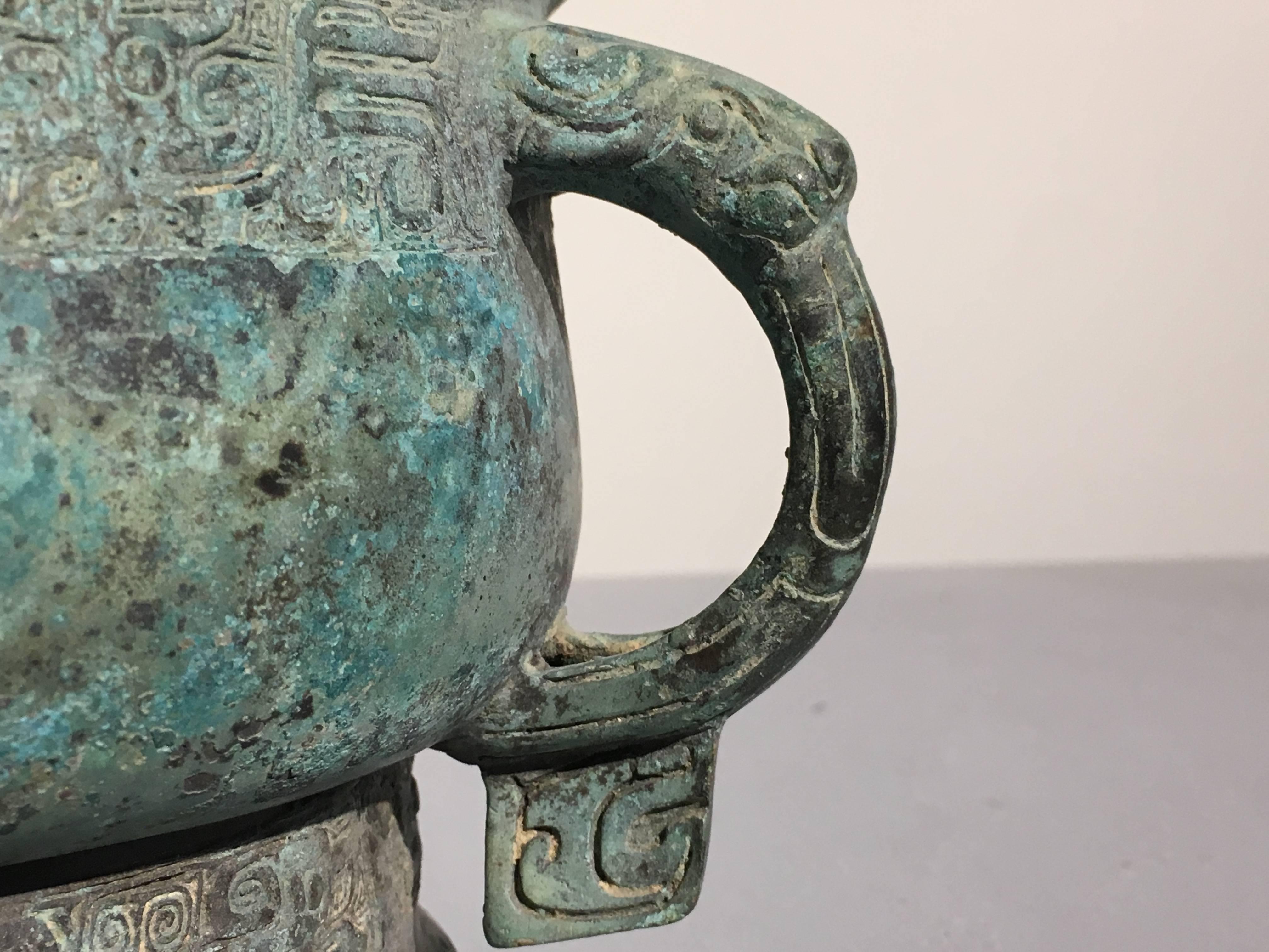 Archaic Chinese Bronze Ritual Vessel, Gui, Early Western Zhou, 11th century BCE For Sale 1