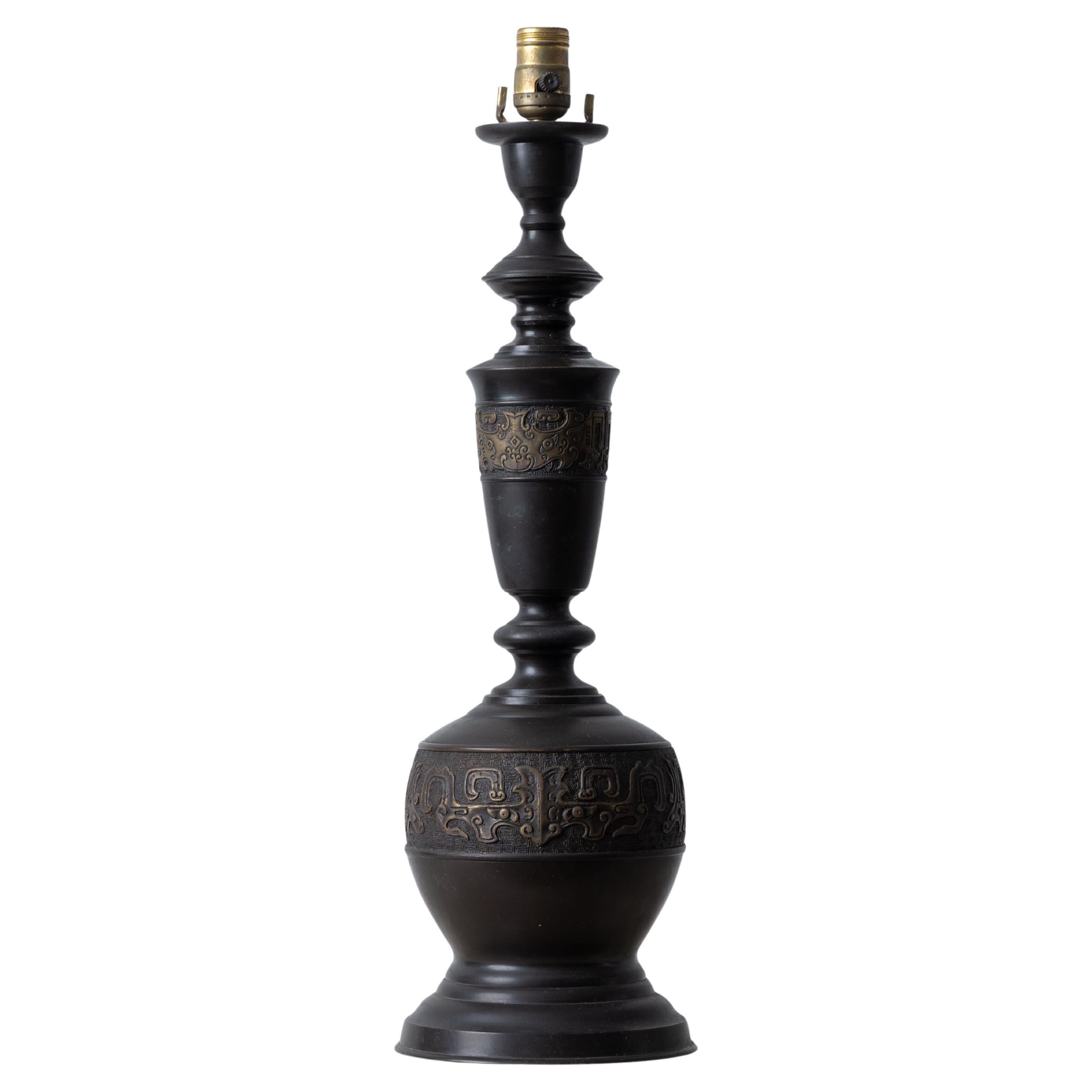 Lampada in bronzo in stile cinese arcaico, A. James Mont, anni '60