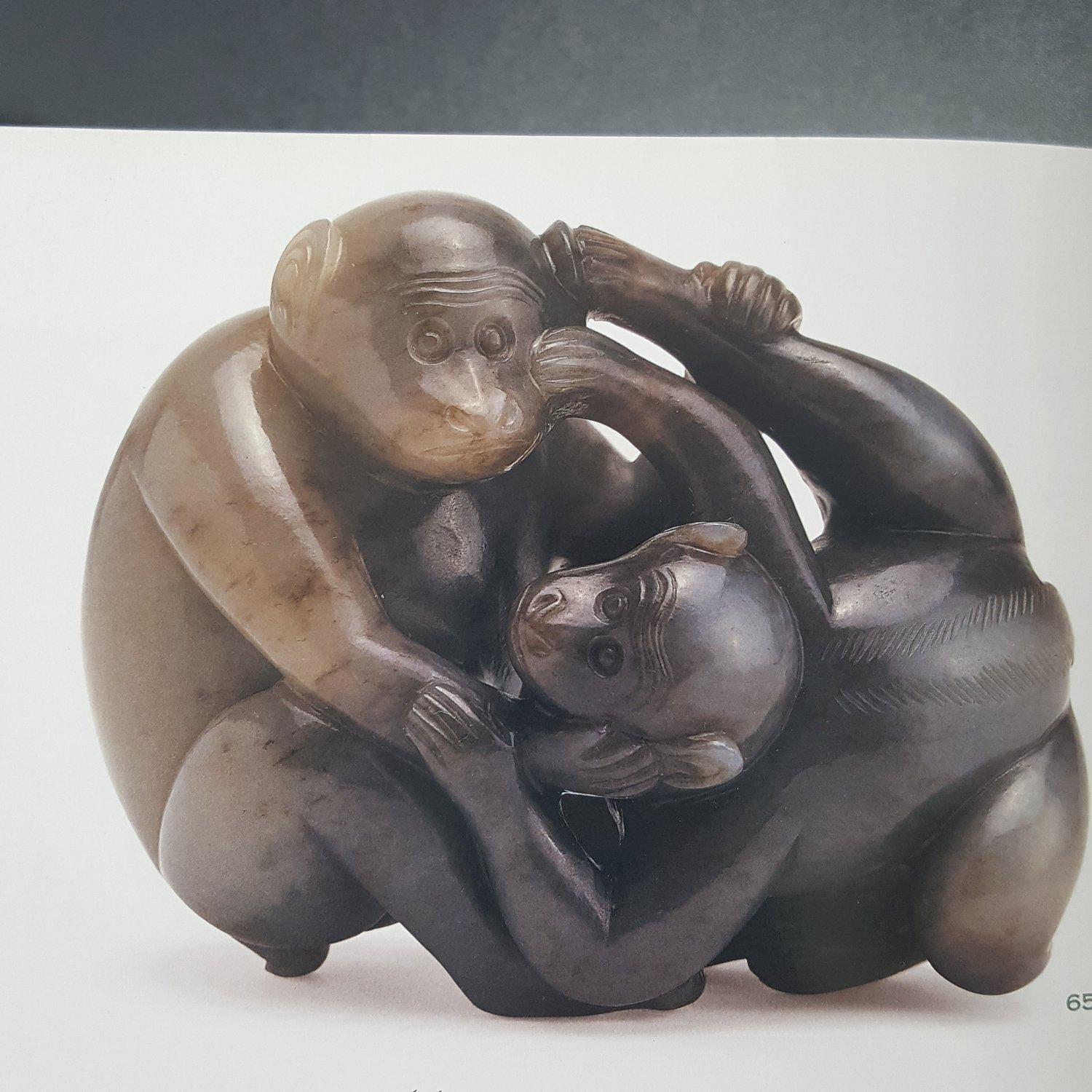 Singe et aigle archaïque en jade foncé en vente 7