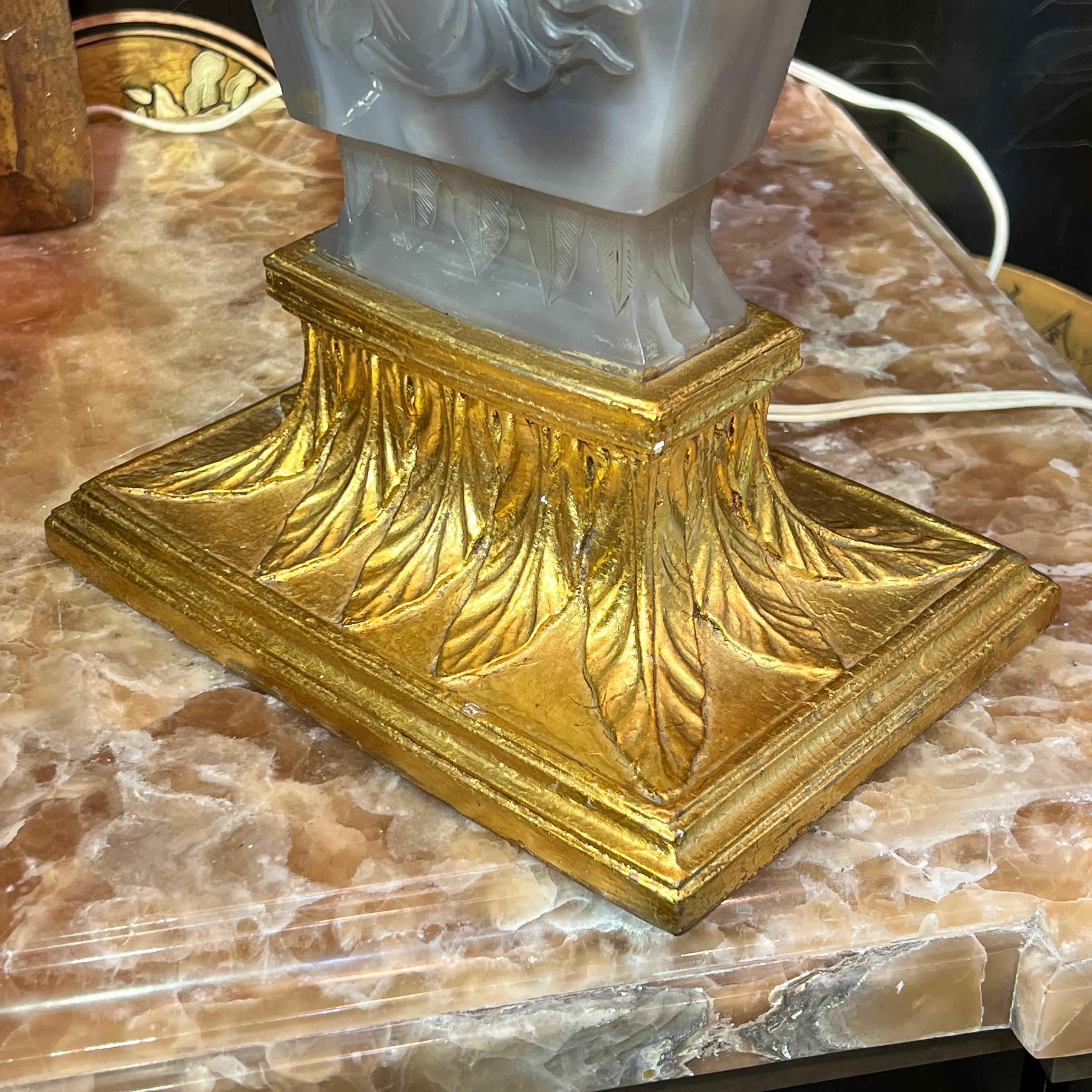 Lampe chinoise arc-en-ciel archaïque en agate sculptée et métal doré en vente 7