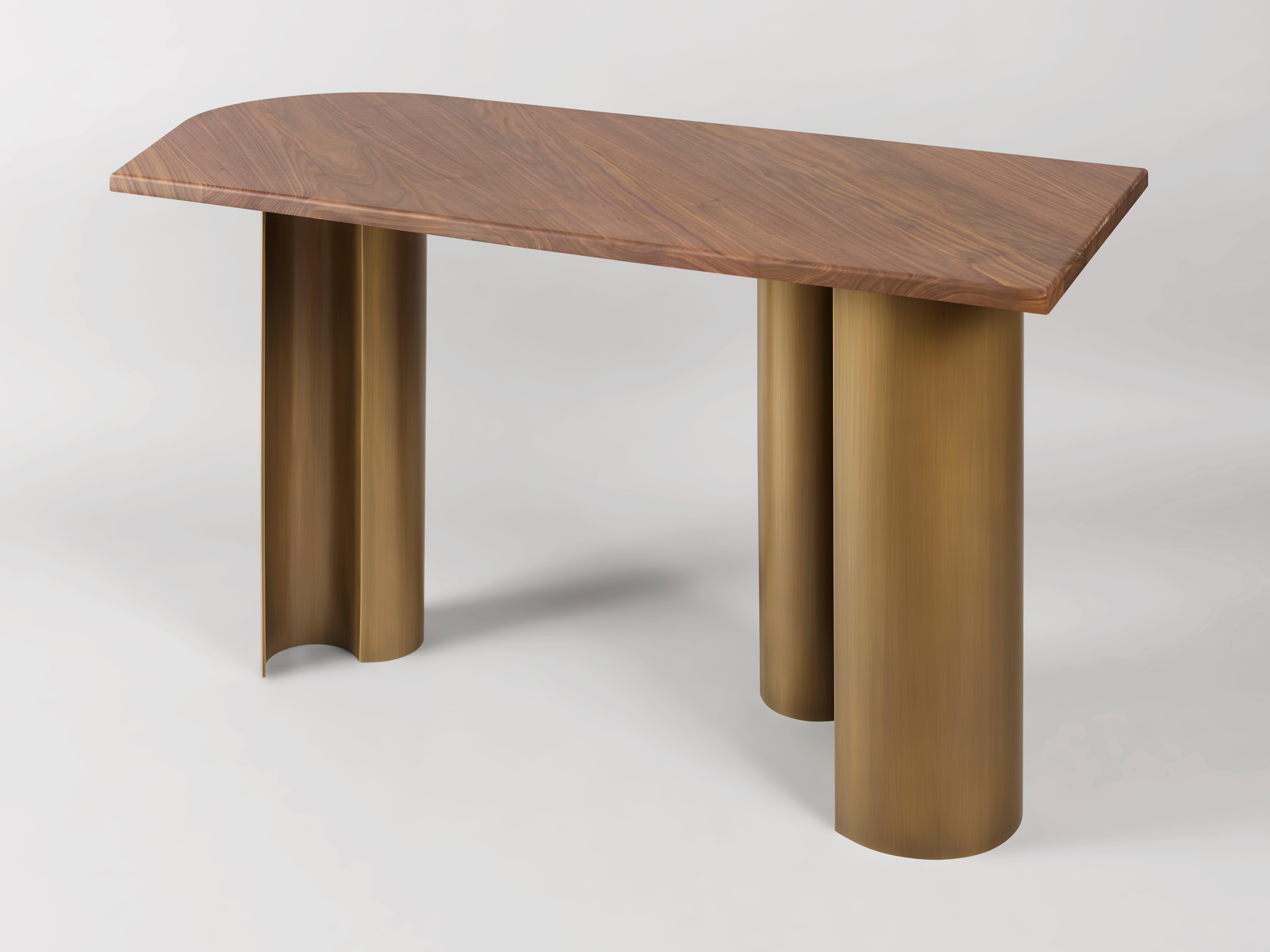 ‘Arche’ desk by French Lebanese Charles Kalpakian is a true gem, resounding in its elegance, simplicity, graphic unity and the complementarily of materials. Curves and straight lines fuse in an organic geometry. The satin glow of the varnished