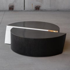 Mesa baja central Arche Acero y latón