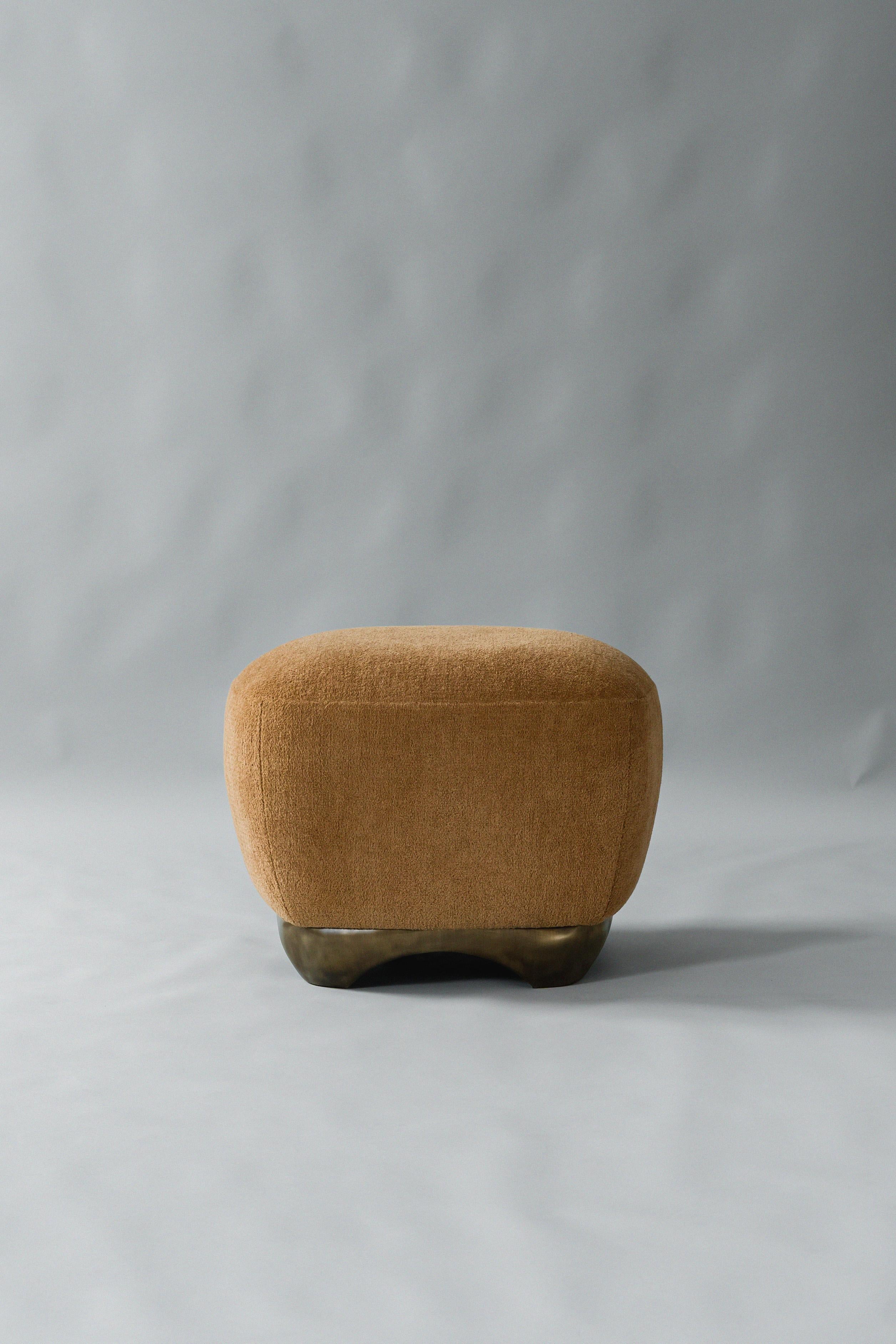 The Arche Ottoman embodies elegance and sophistication in the form of an artfully sculpted metal base and softly rounded silhouette. The base, a graceful arch crafted from solid bronze, is meticulously cast by hand in our metal foundry. Comfort,