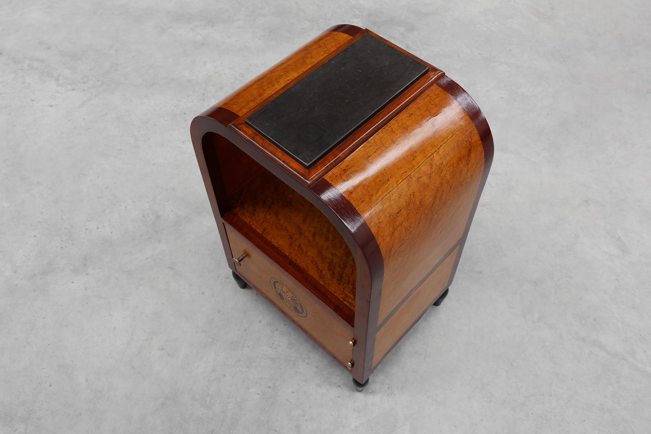 Tavolino Art Deco ad arco con contenitore e piano in marmo nero, Francia anni '20 in vendita 3