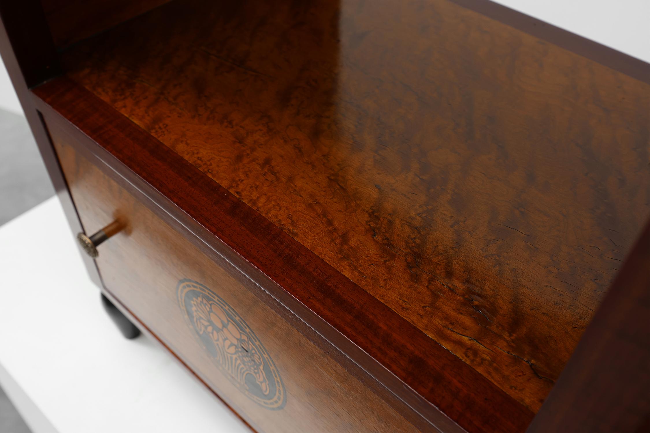 Tavolino Art Deco ad arco con contenitore e piano in marmo nero, Francia anni '20 in vendita 7