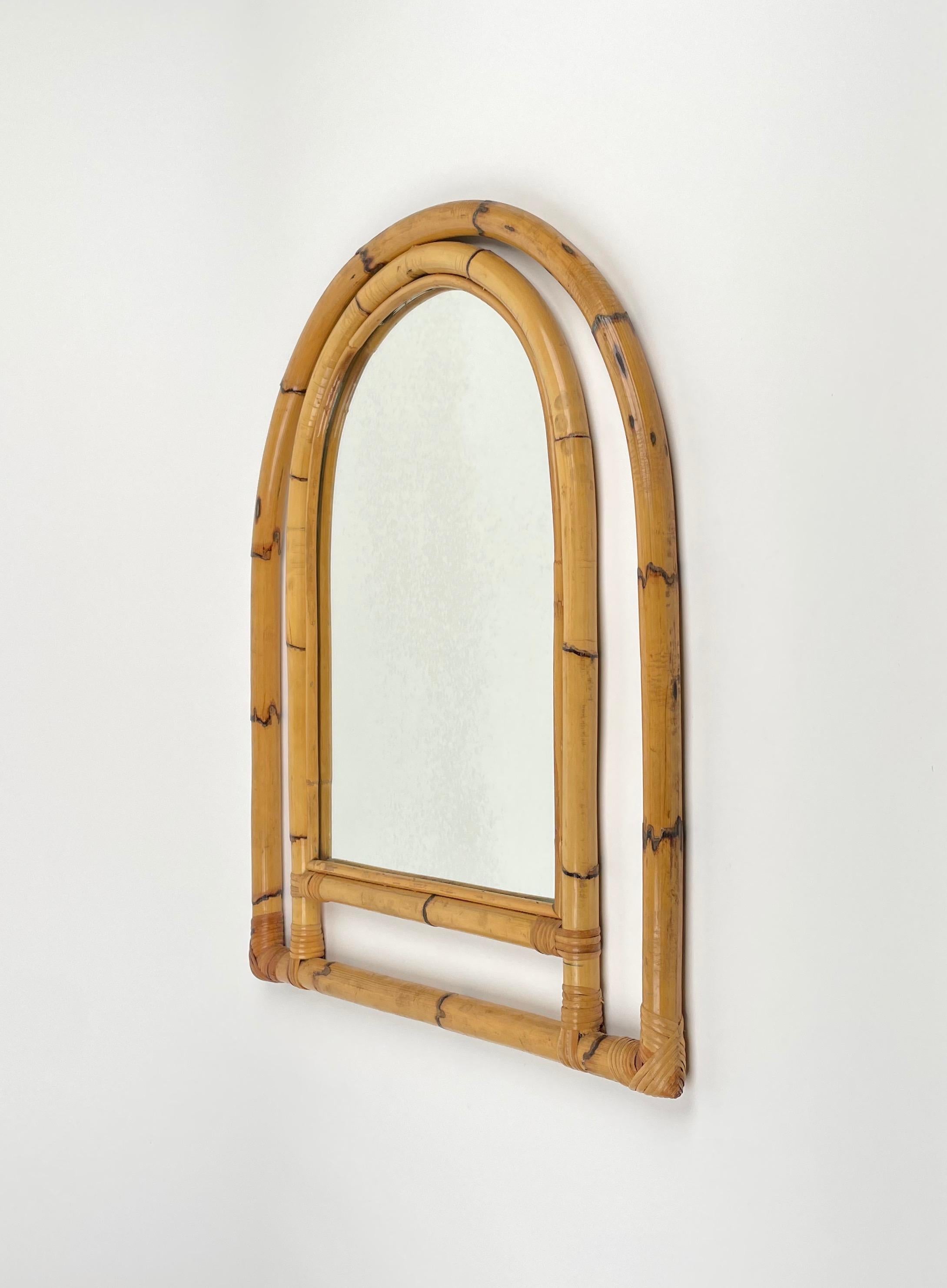 Specchio da parete ad arco in bambù e rattan, Italia, anni '70 in vendita 1