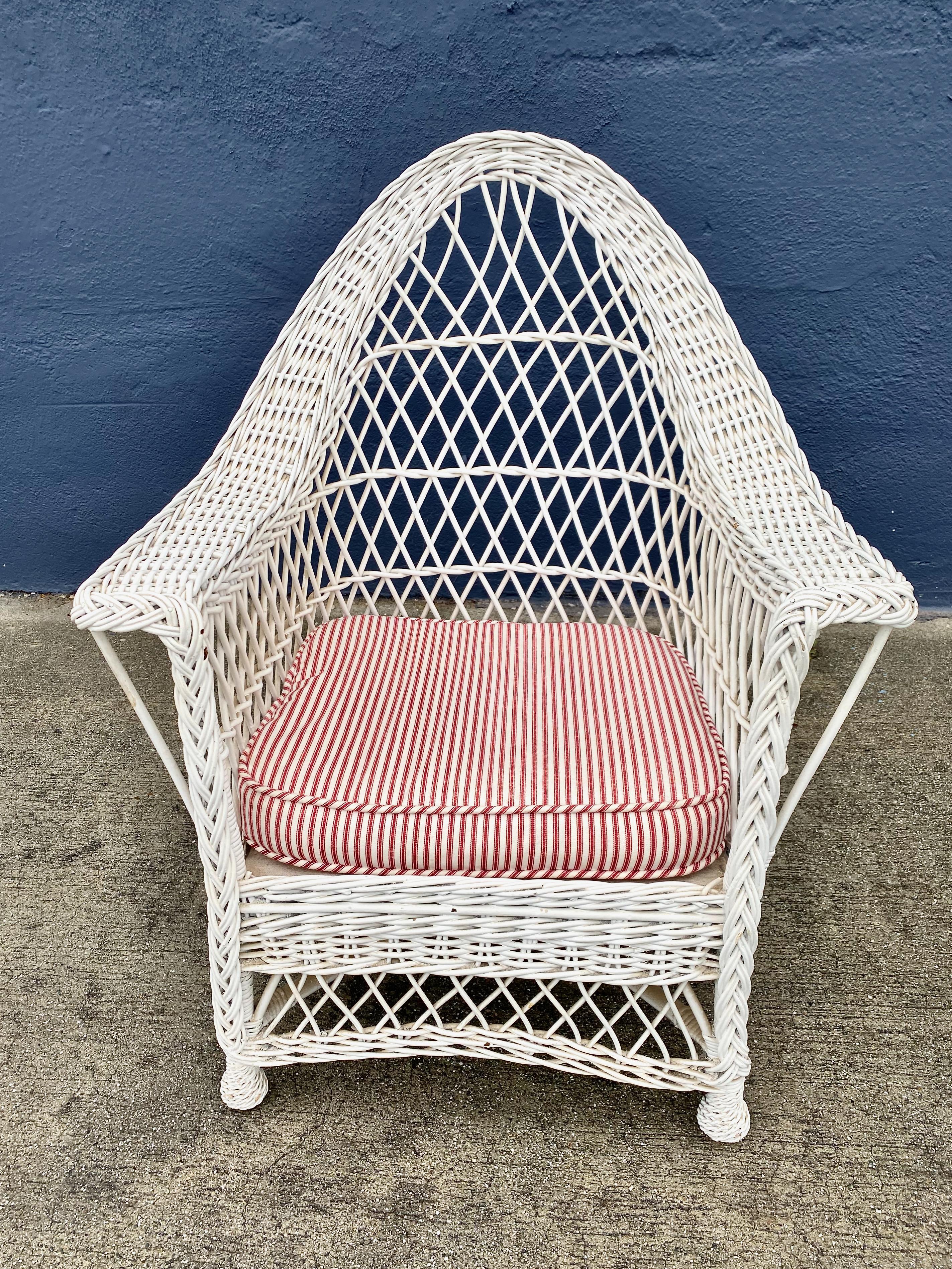 This is a superb example of an early 20th century wicker lounge chair attributed to Bar Harbor. The gothic arched back is an unusual detail and adds interest to the chair. This eye-catching chair is in overall very good condition with normal