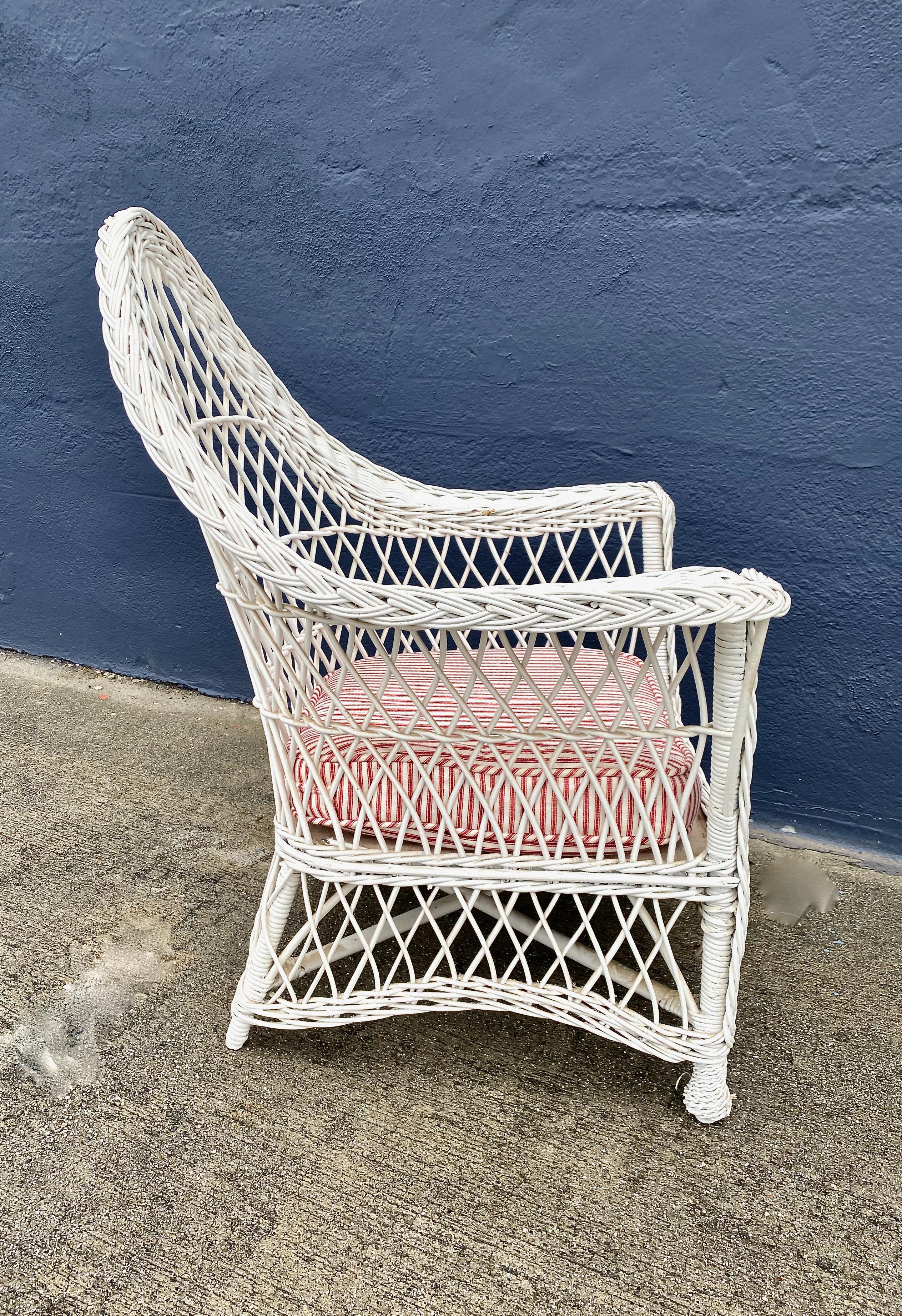 Arched Bar Harbor Wicker Arm Chair In Good Condition In Pasadena, CA
