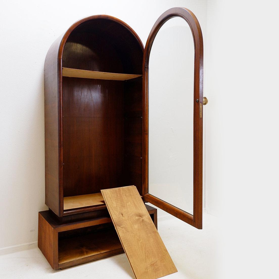 Vitrine cintrée en bois et porte vitrée - années 1950 Bon état - En vente à Linkebeek, BE