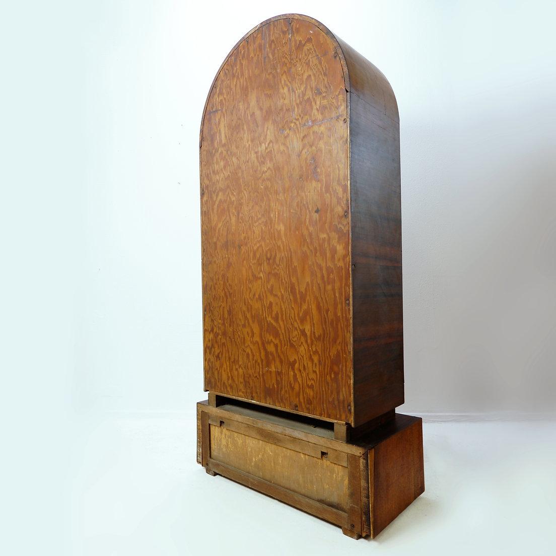 Vitrine cintrée en bois et porte vitrée - années 1950 en vente 1