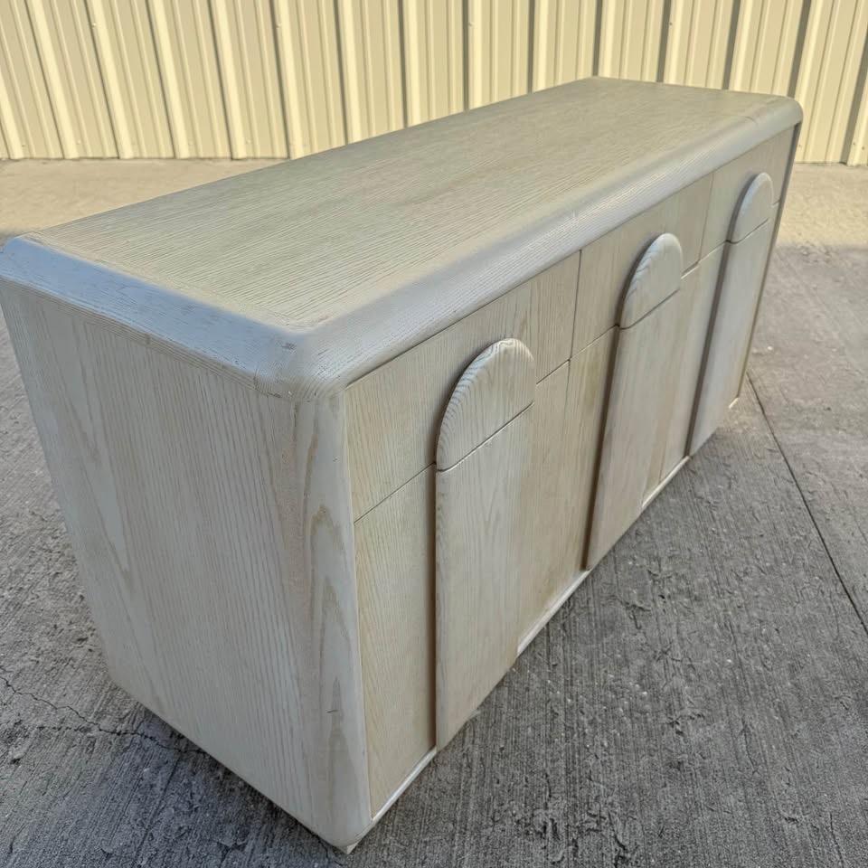 Quercia Credenza con ante ad arco in Oak decapato in vendita