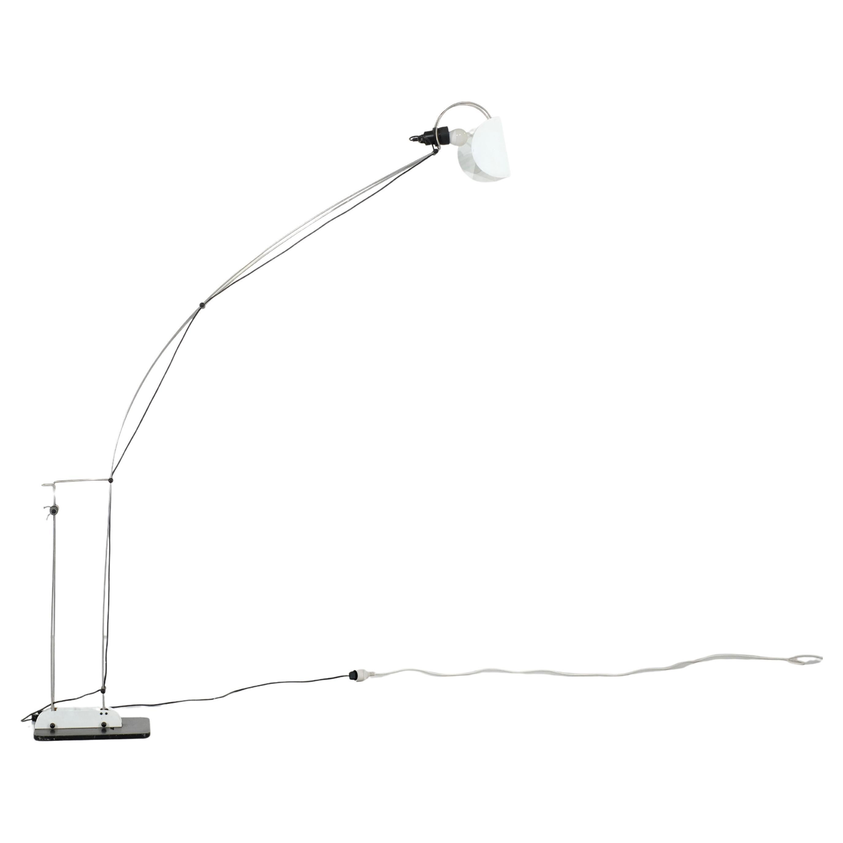 Lámpara de pie arqueada de Pas d
Urbino
Lomazzi para Guzzini-1970s