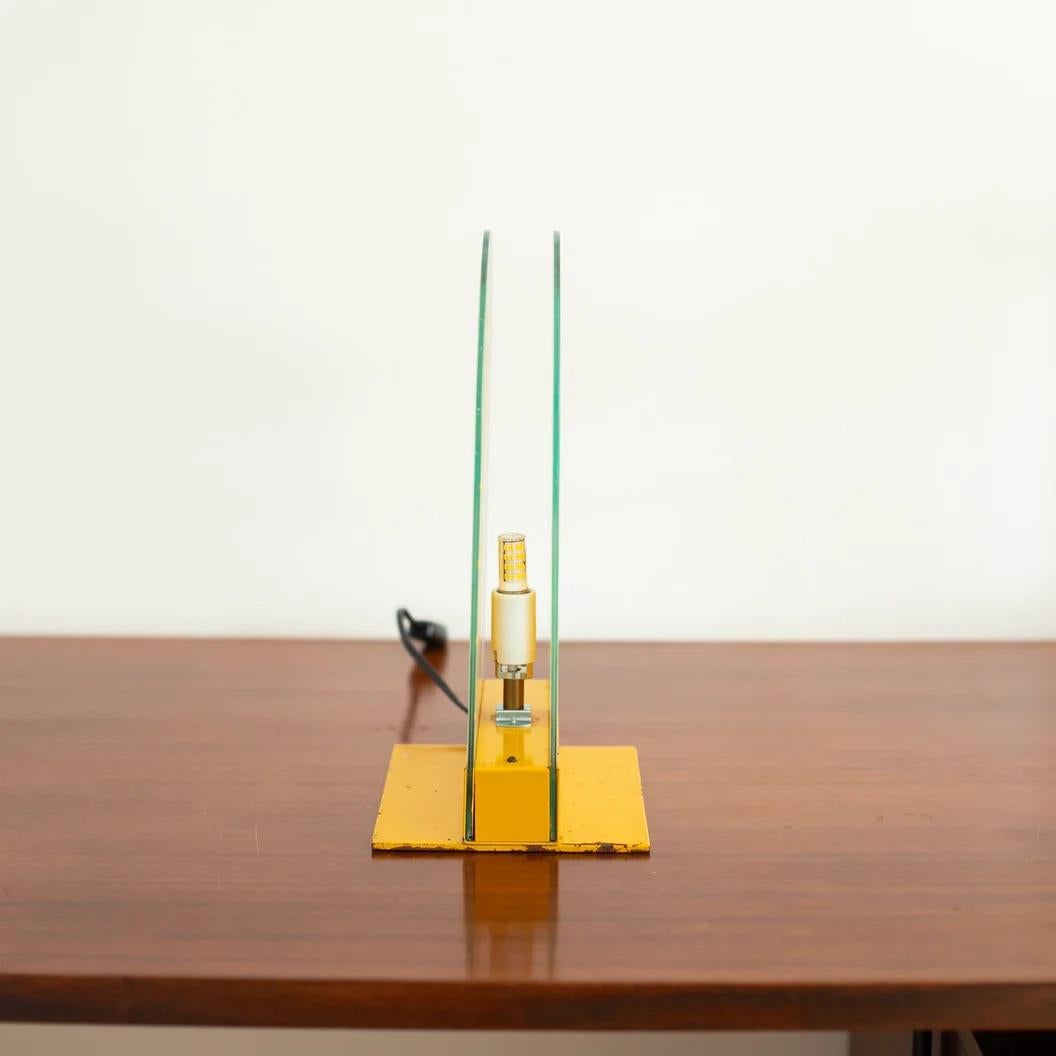 Lampe de bureau arquée peinte en jaune Bon état - En vente à Tokyo, Tokyo