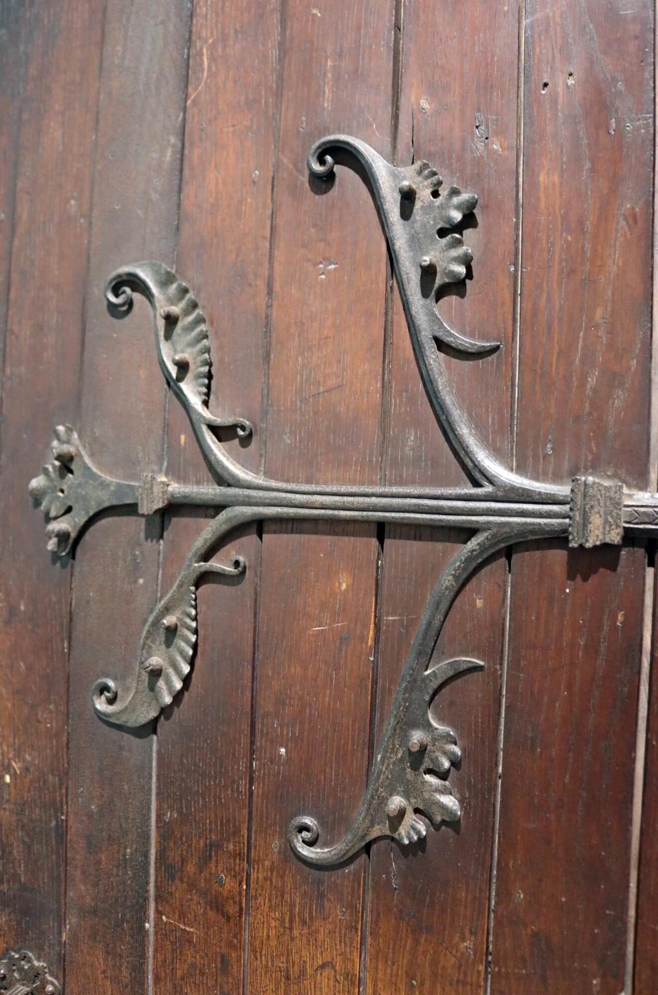 Arched Gothic Oak Cathedral Door In Fair Condition For Sale In Wormelow, Herefordshire