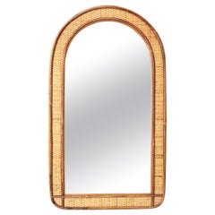 Grand miroir en arc de cercle en rotin et osier tressé