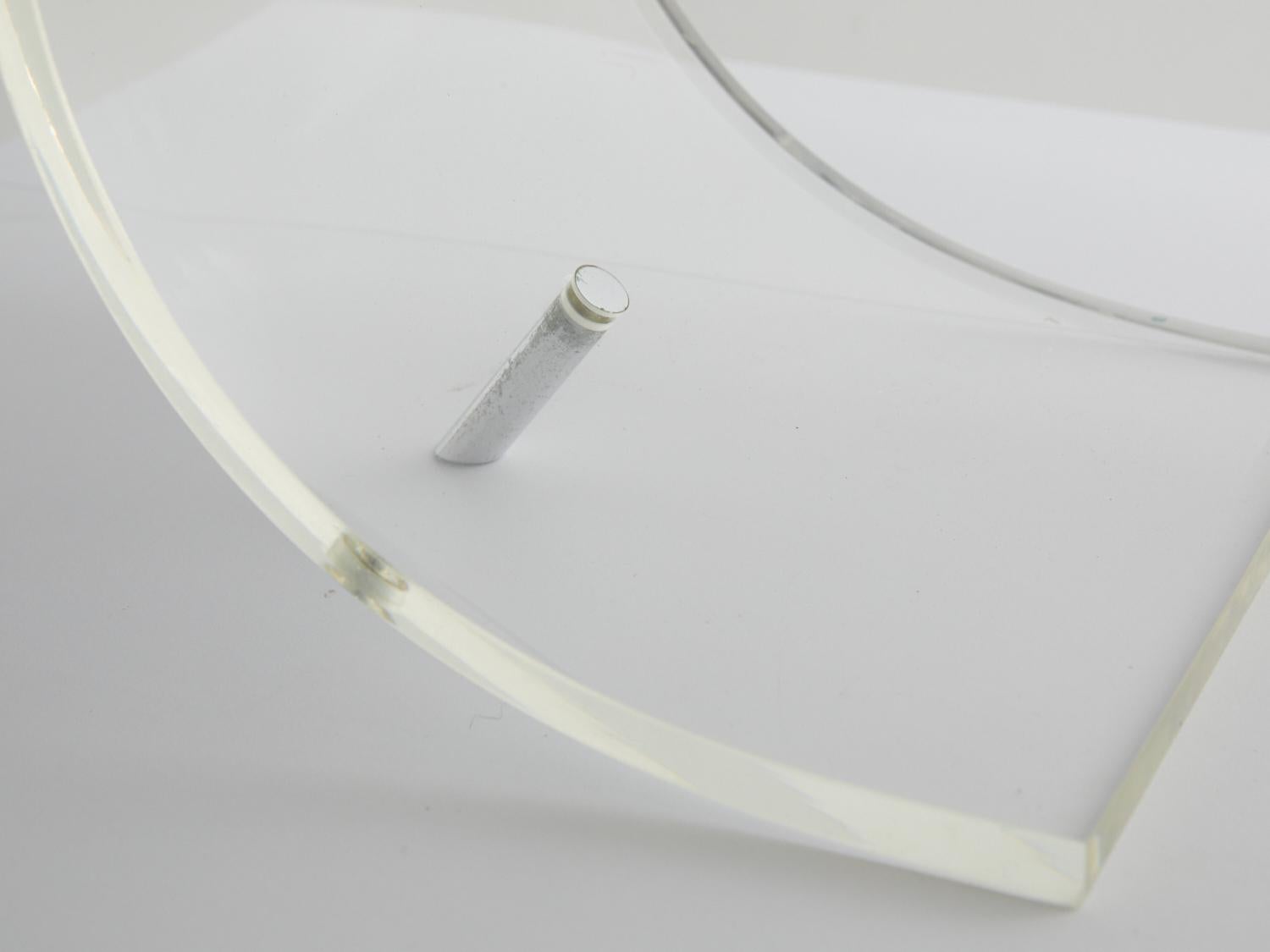 Arched Lucite Lamp By Robert Sonneman, 1970s In Excellent Condition For Sale In Philadelphia, PA