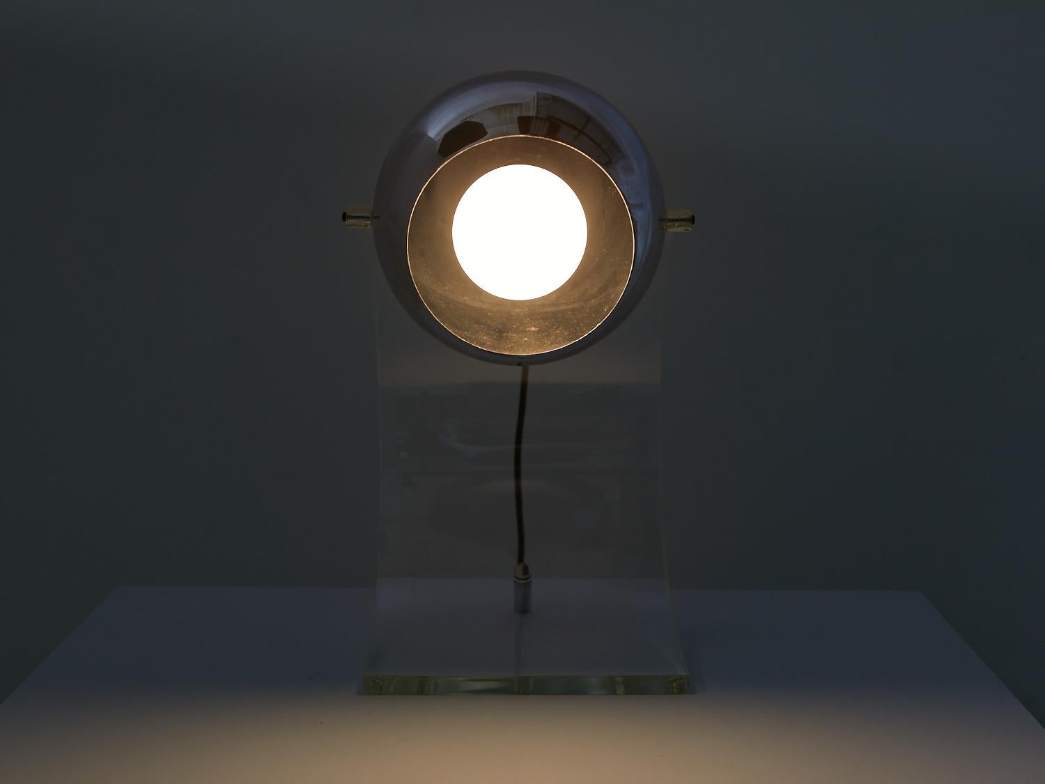 Arched Lucite Lamp By Robert Sonneman, 1970s For Sale 2