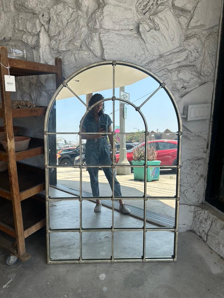 Espejo metálico arqueado en Bueno estado para la venta en Los Angeles, CA