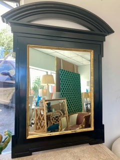 Miroir à fronton arqué par John Hutton