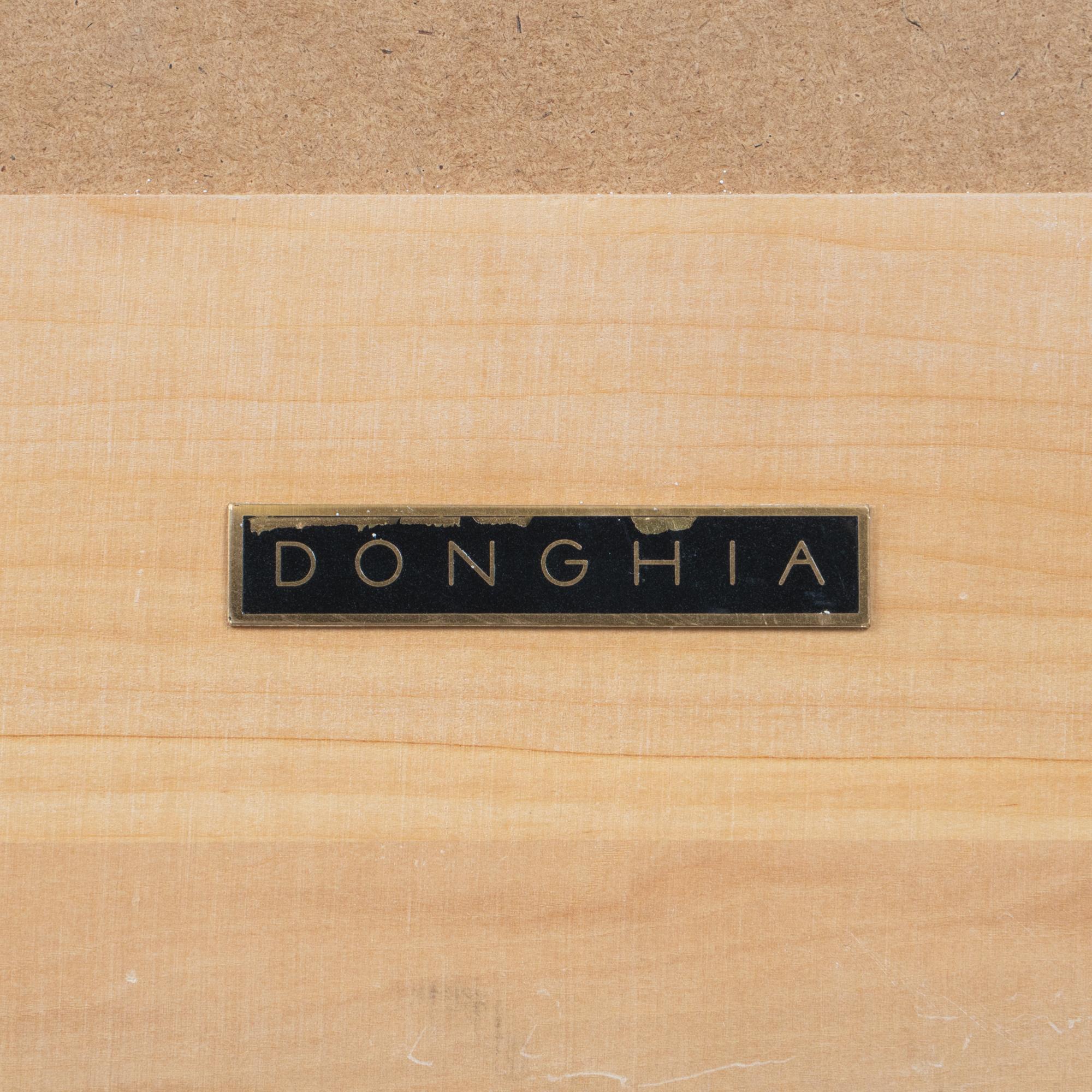 Espejo con frontón arqueado de madera natural encalada de John Hutton para Donghia en venta 5