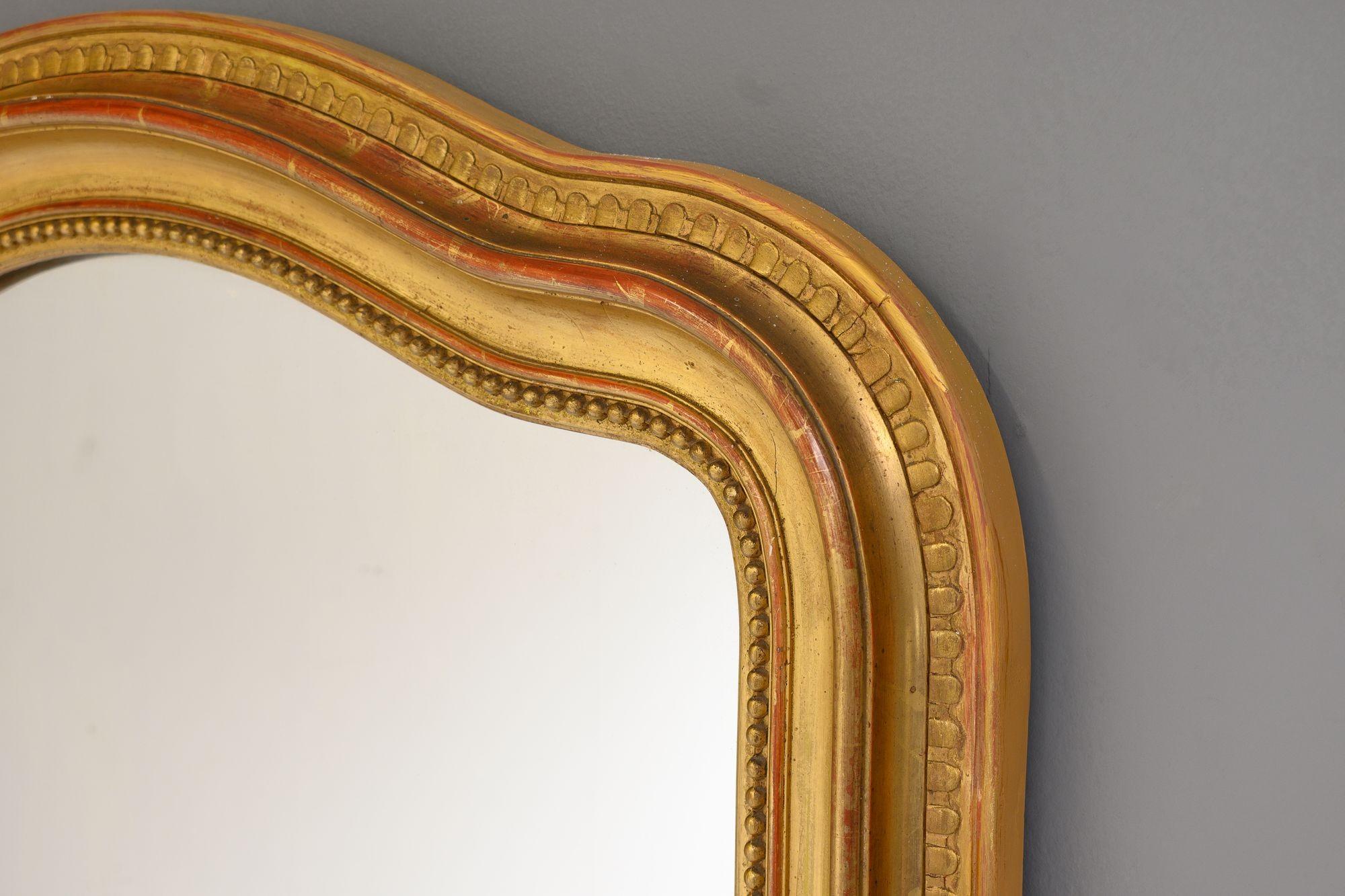 Arch top Louis Philippe gilded mirror with original mercury plate. Circa 1880.

H 118cm x W 78cm x D 6cm