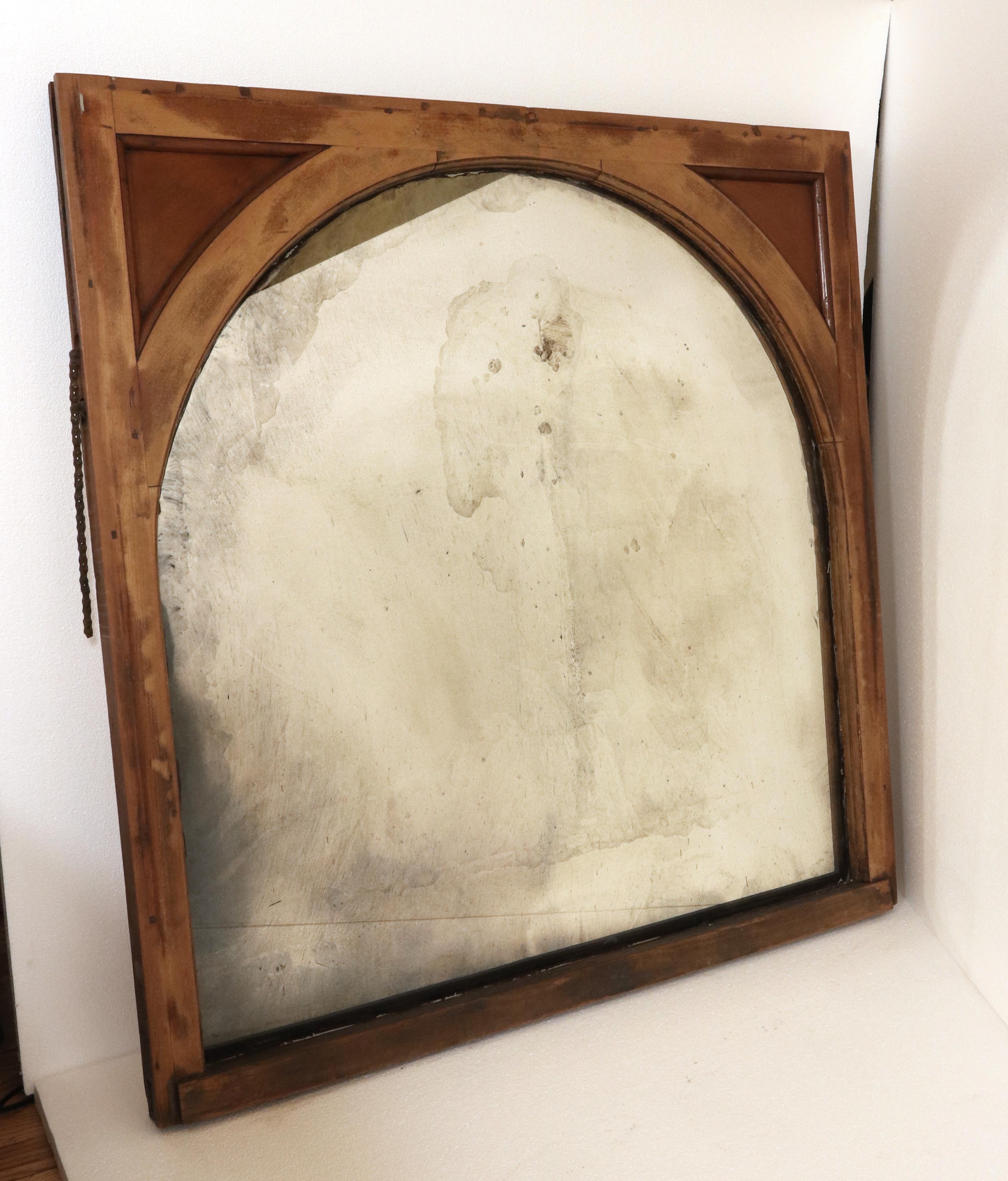 XXIe siècle et contemporain Miroir mural arqué avec cadre de fenêtre argenté en vente