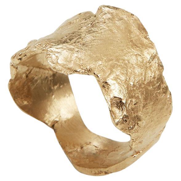 Anello Archeo Fragment 2 scolpito a mano in metallo placcato oro di Marion Fillancq
