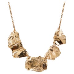 Archeo Squelette 2 Collier en bronze plaqué or par Marion Fillancq