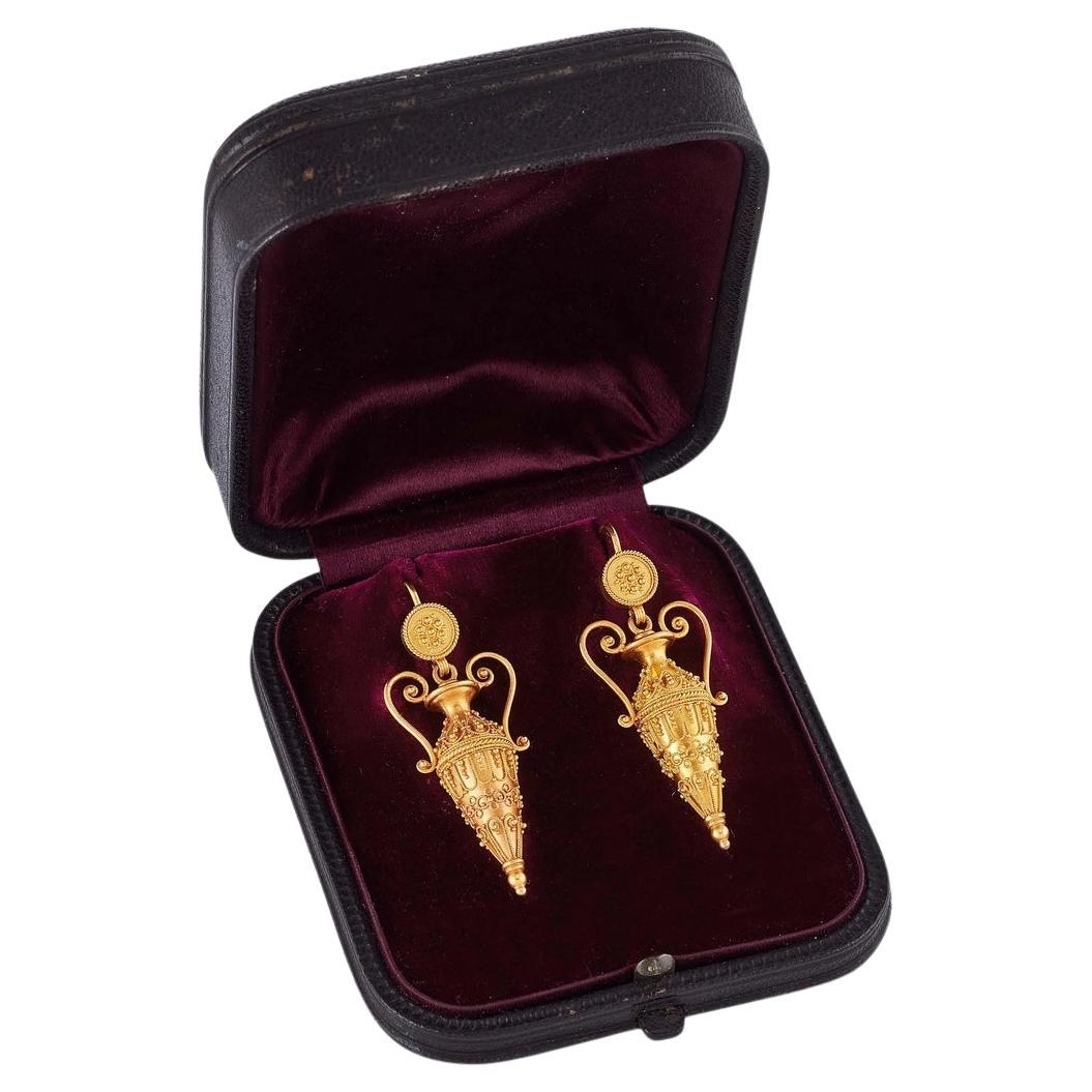 Each gold amphora with wirework detail, circa 1880's
18k yellow gold.
Lenght: 4cm
Weight: 7gr.

Follow on instagram @bernardoantichita