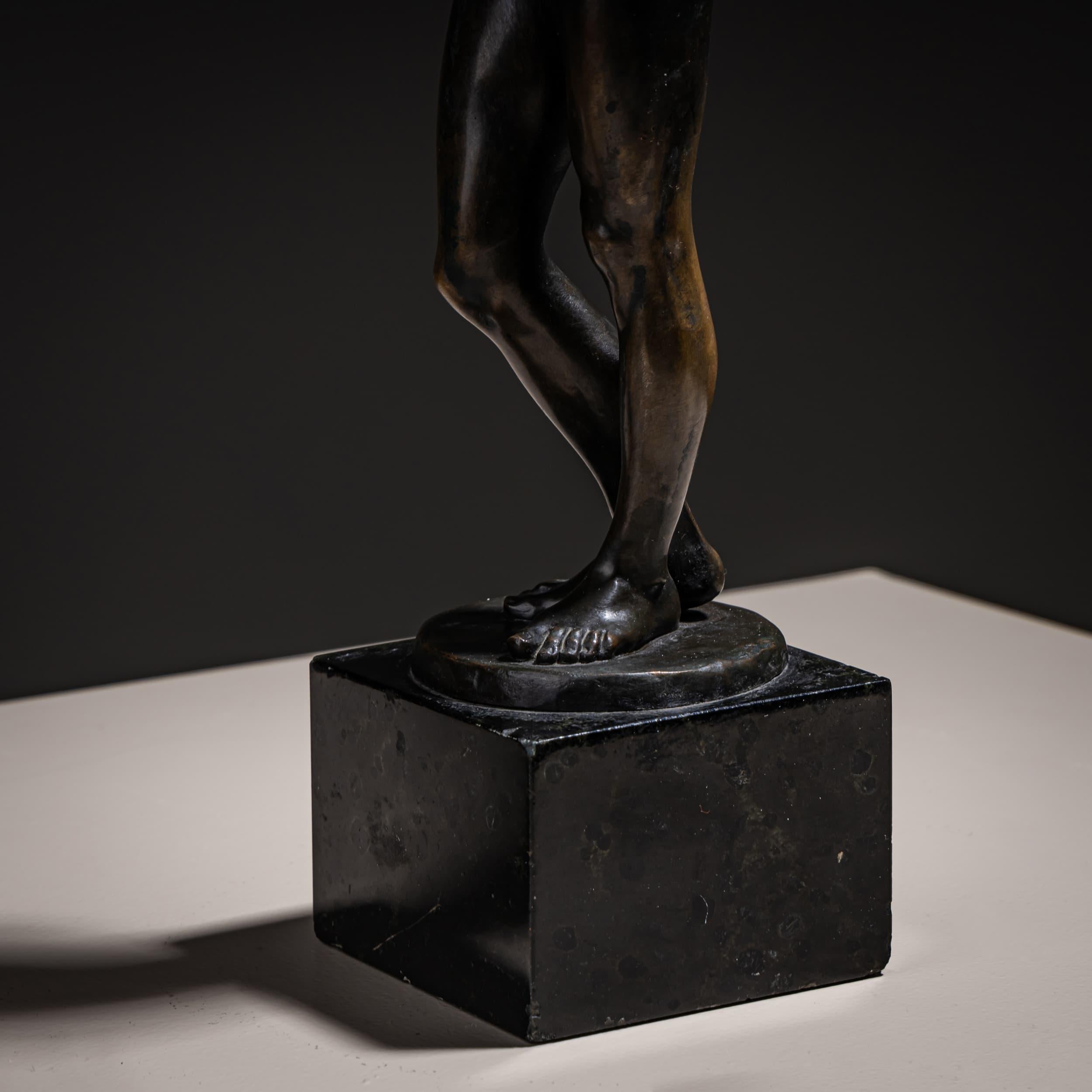 Patinato Archer in Bronze by Paul Moye (German, 1877–1926), Early 20th Century in vendita