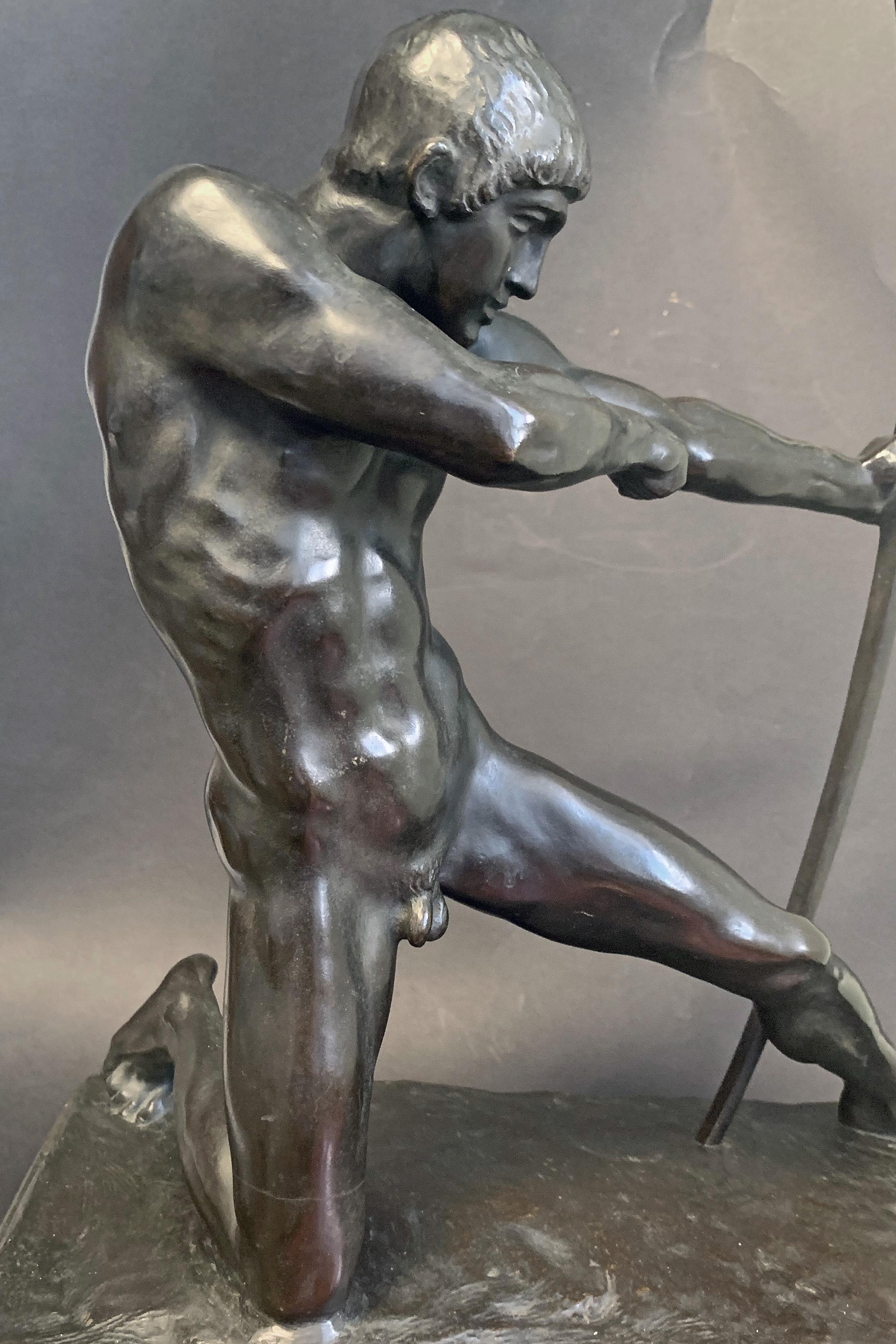 Seltene, sinnliche Art-Déco-Bronzeskulptur „Archer“ mit männlichem Akt von Gemignani (Art déco) im Angebot