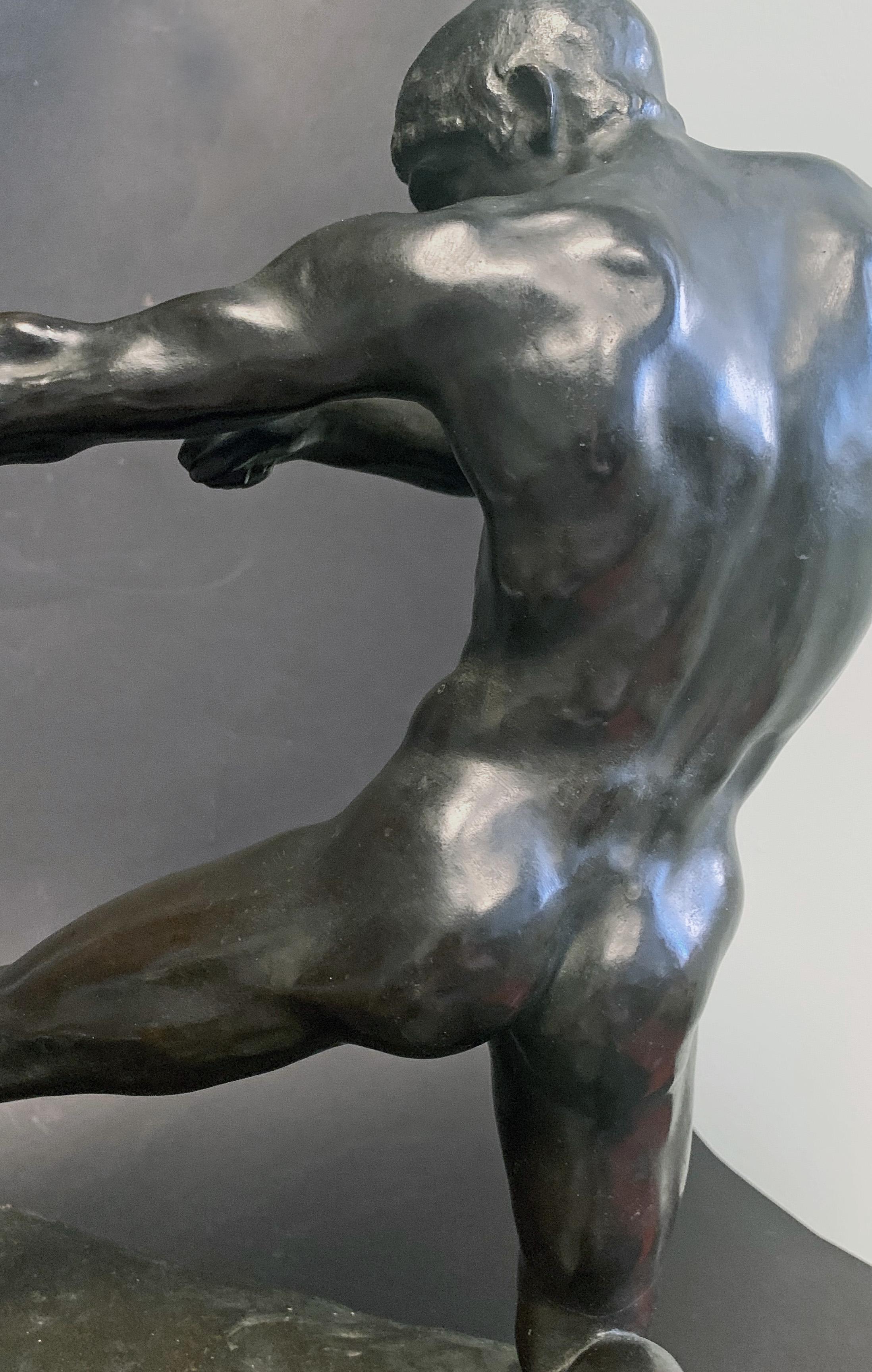 Allemand « Architecte », rare et sensuelle sculpture en bronze Art déco avec nu masculin de Gemignani en vente