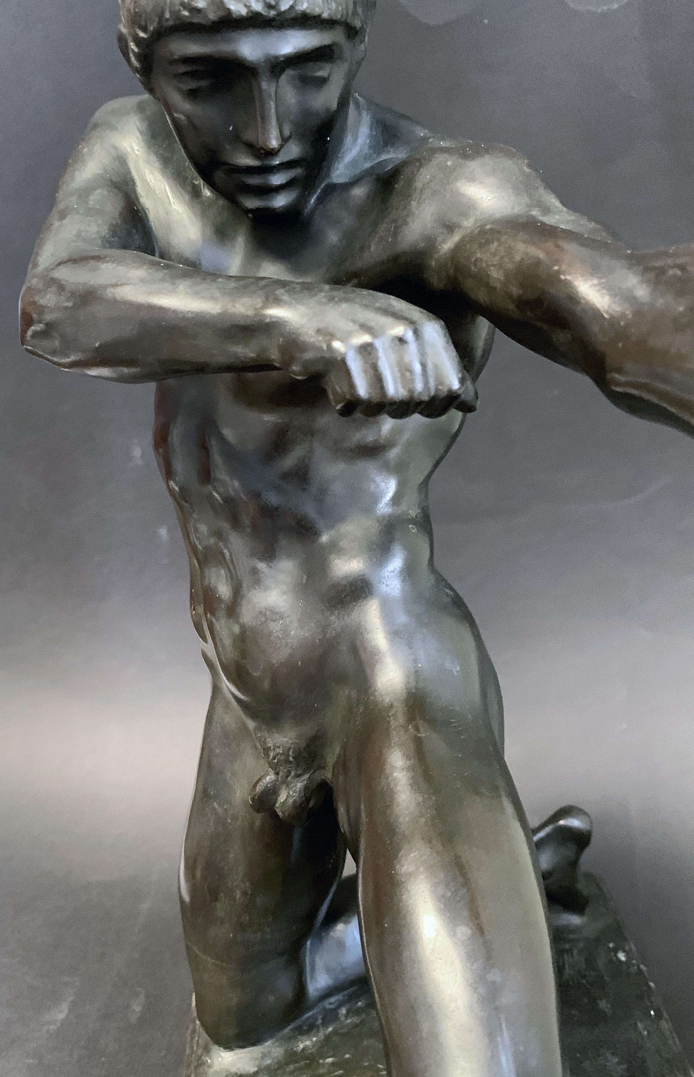 Seltene, sinnliche Art-Déco-Bronzeskulptur „Archer“ mit männlichem Akt von Gemignani im Zustand „Hervorragend“ im Angebot in Philadelphia, PA