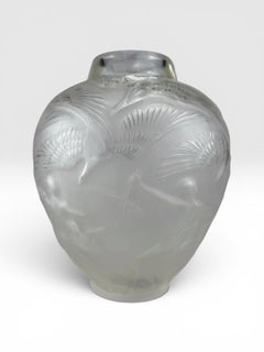 ''Archers'' vase by René Lalique, made of pressed white glass - 20th century