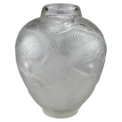 ''Archers'' vase by René Lalique, made of pressed white glass - 20th century