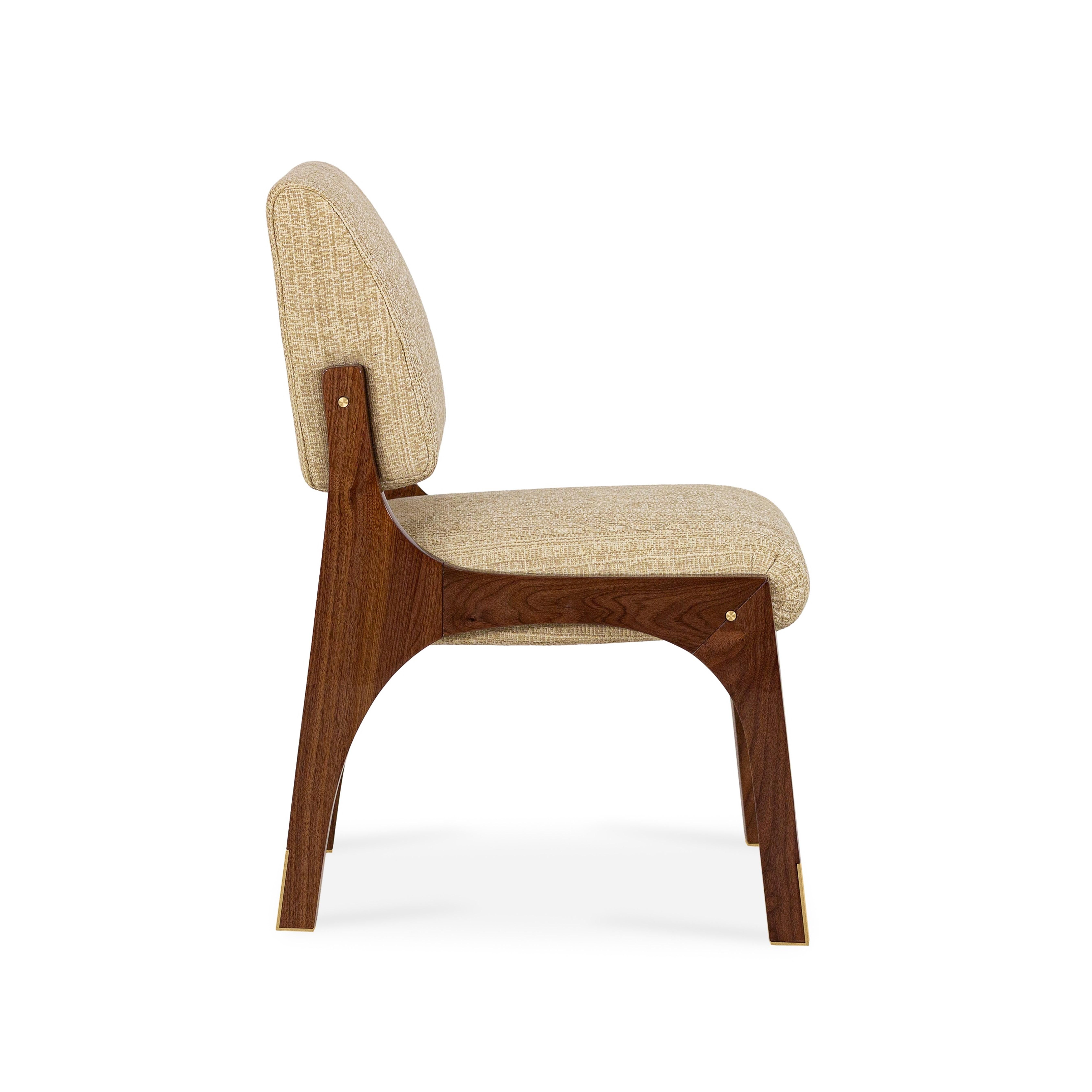 The Arches II dining chair is designed in the likeness of the architectural scale that suggests a crossing through the structures of a utopian city, organized by the principles of symmetry and ideal forms.
The Arches II dining chair is a redesign of