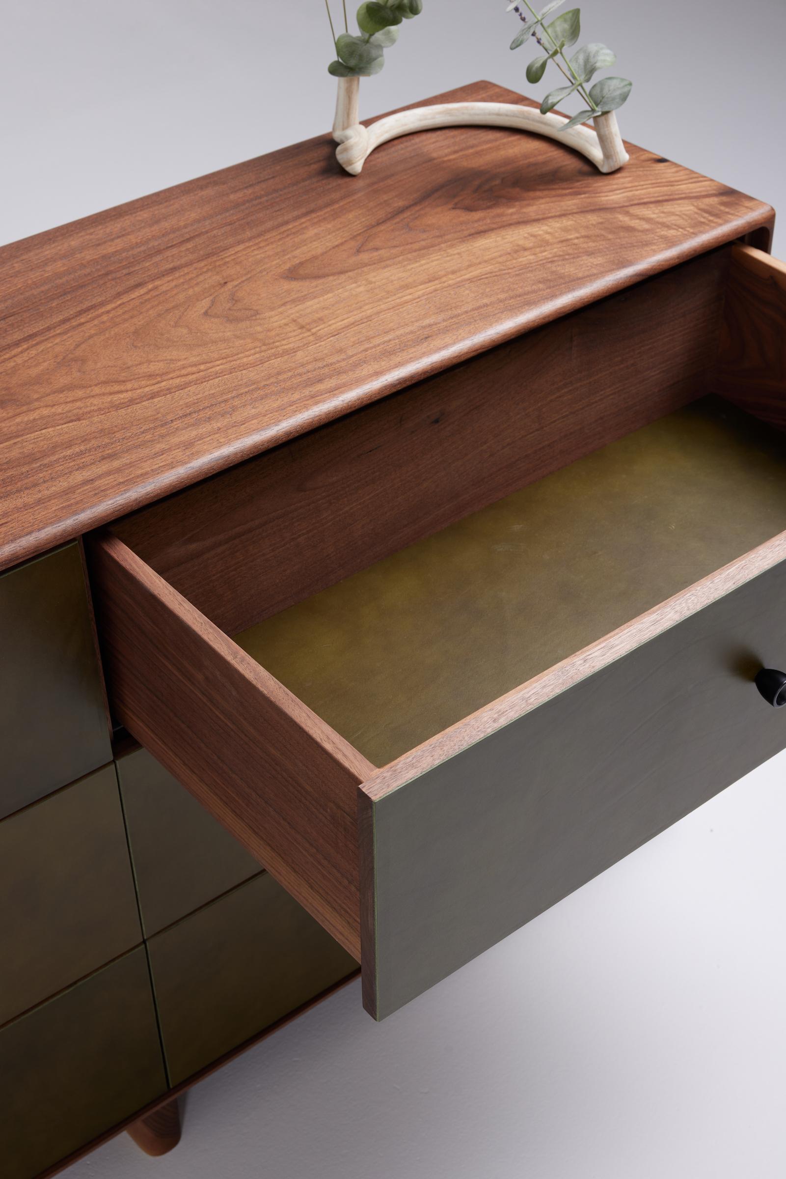 Annerito Archibald Dresser in vendita