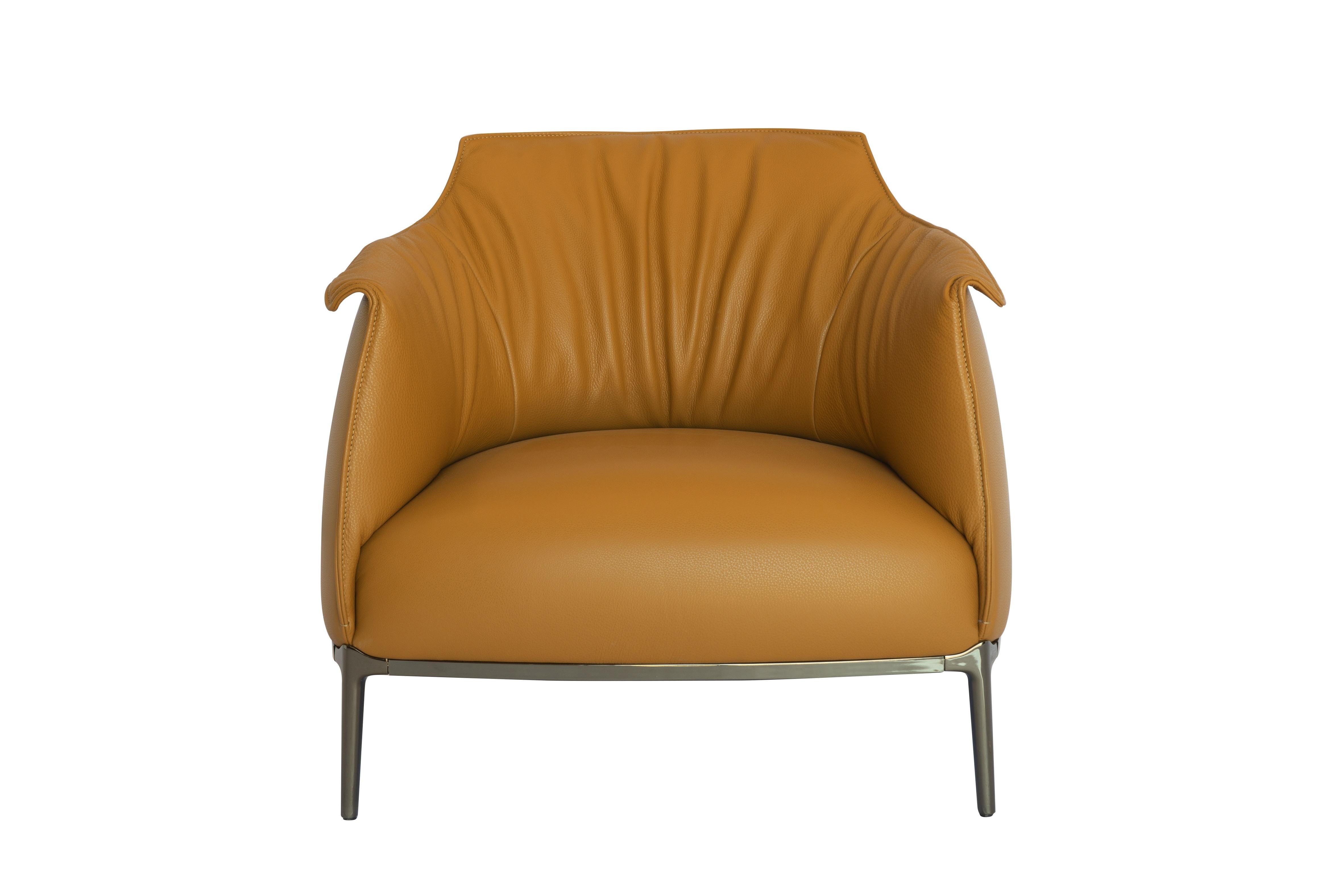 The Archibald by Jean-Marie Massaud is the perfect combination of substance and form, the armchairs and poufs boasting a comfortable and enveloping design ideal for meditation and relaxation. The breadth and depth of the seat are balanced by its