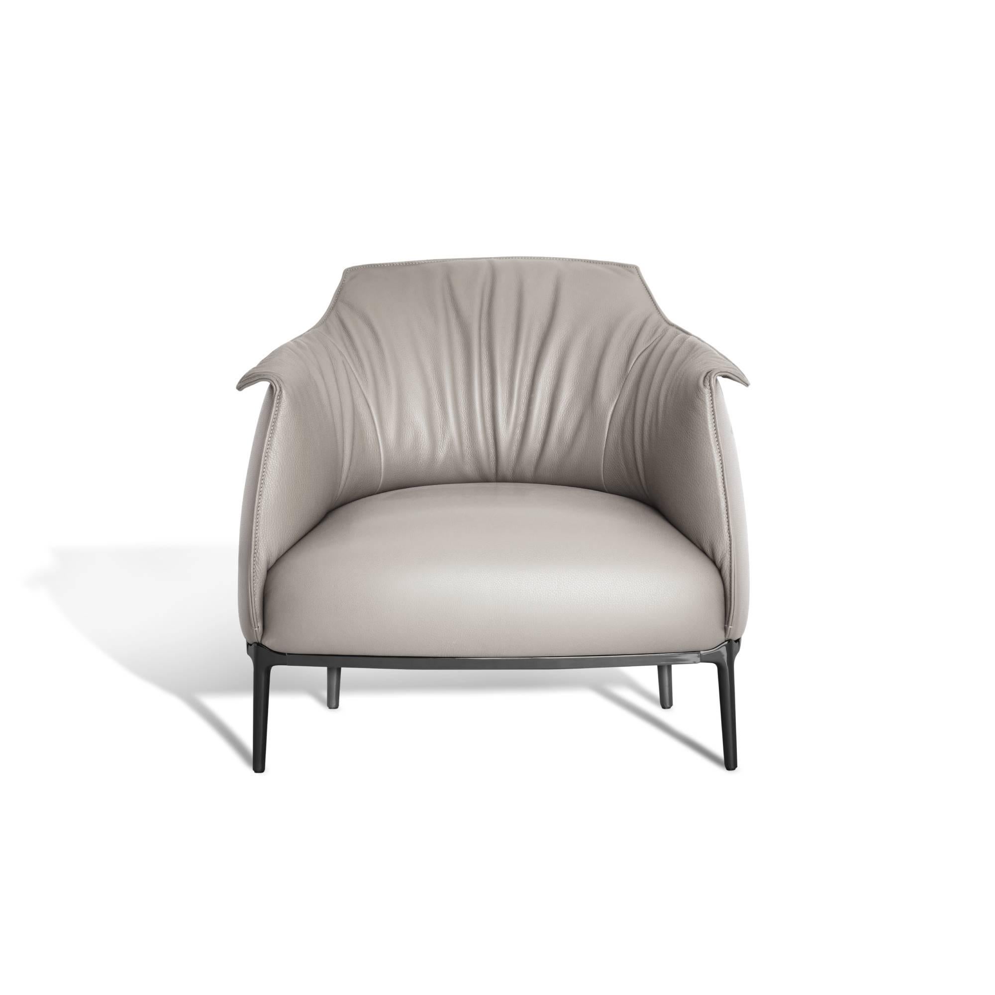 The Archibald by Jean-Marie Massaud is the perfect combination of substance and form, the armchairs and poufs boasting a comfortable and enveloping design ideal for meditation and relaxation. The breadth and depth of the seat are balanced by its