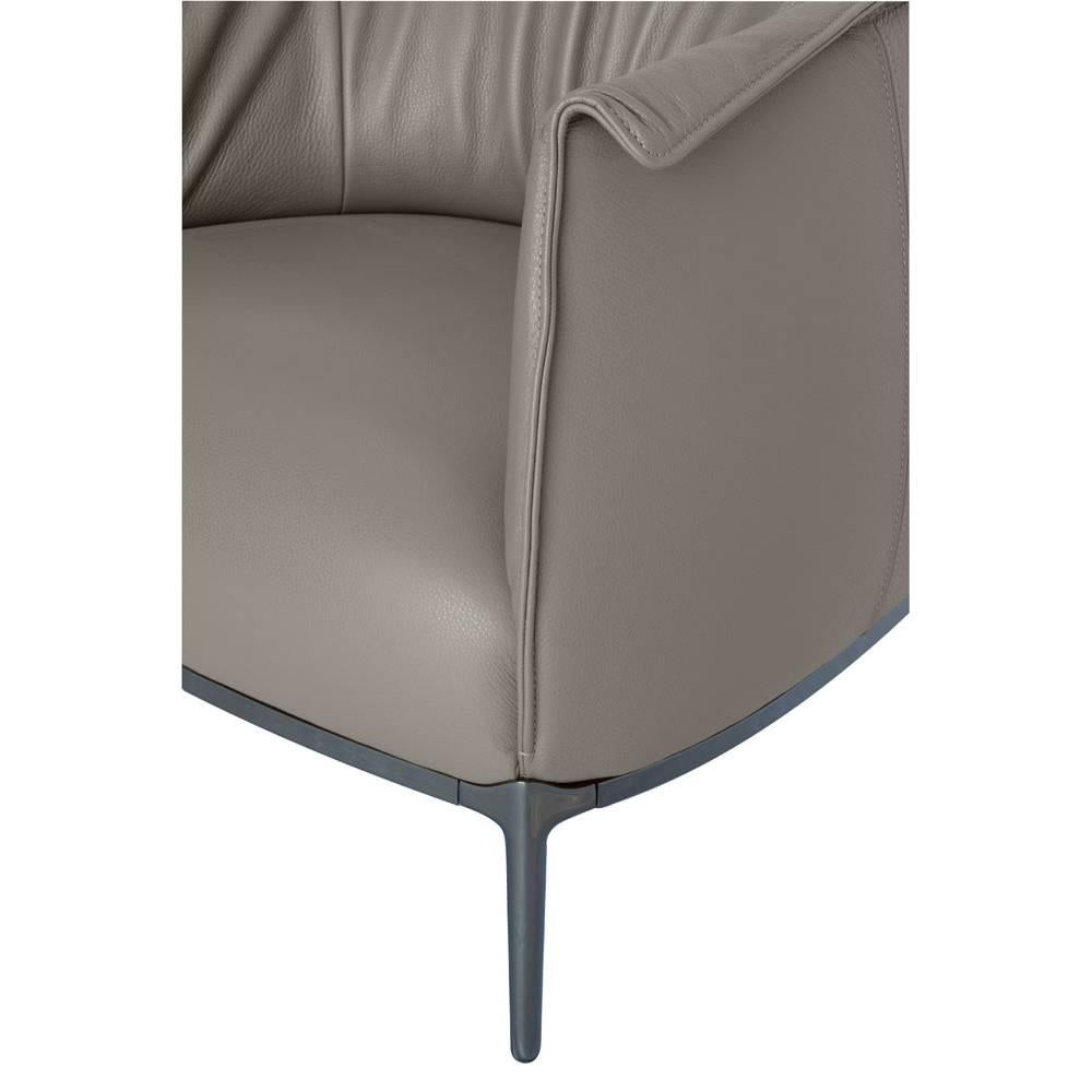 fauteuil cuir gris clair